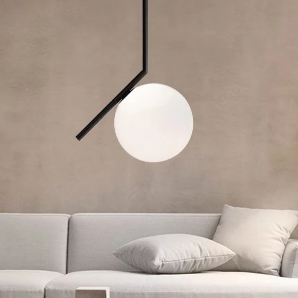 Elegante Pendelleuchte mit Opalglas 9