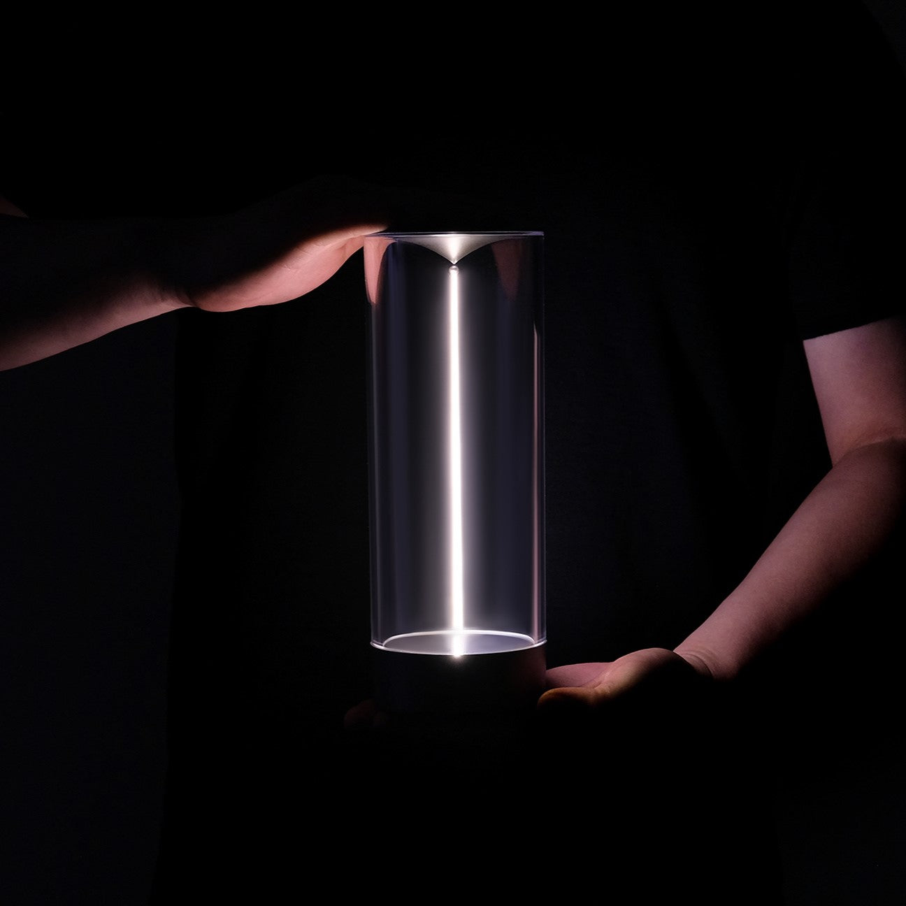 Elegante Zylindrische Lampe mit Magnetlicht 2