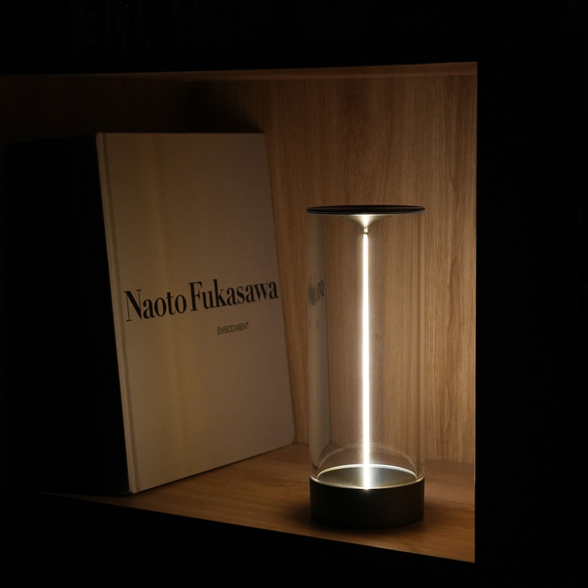 Elegante Zylindrische Lampe mit Magnetlicht 4