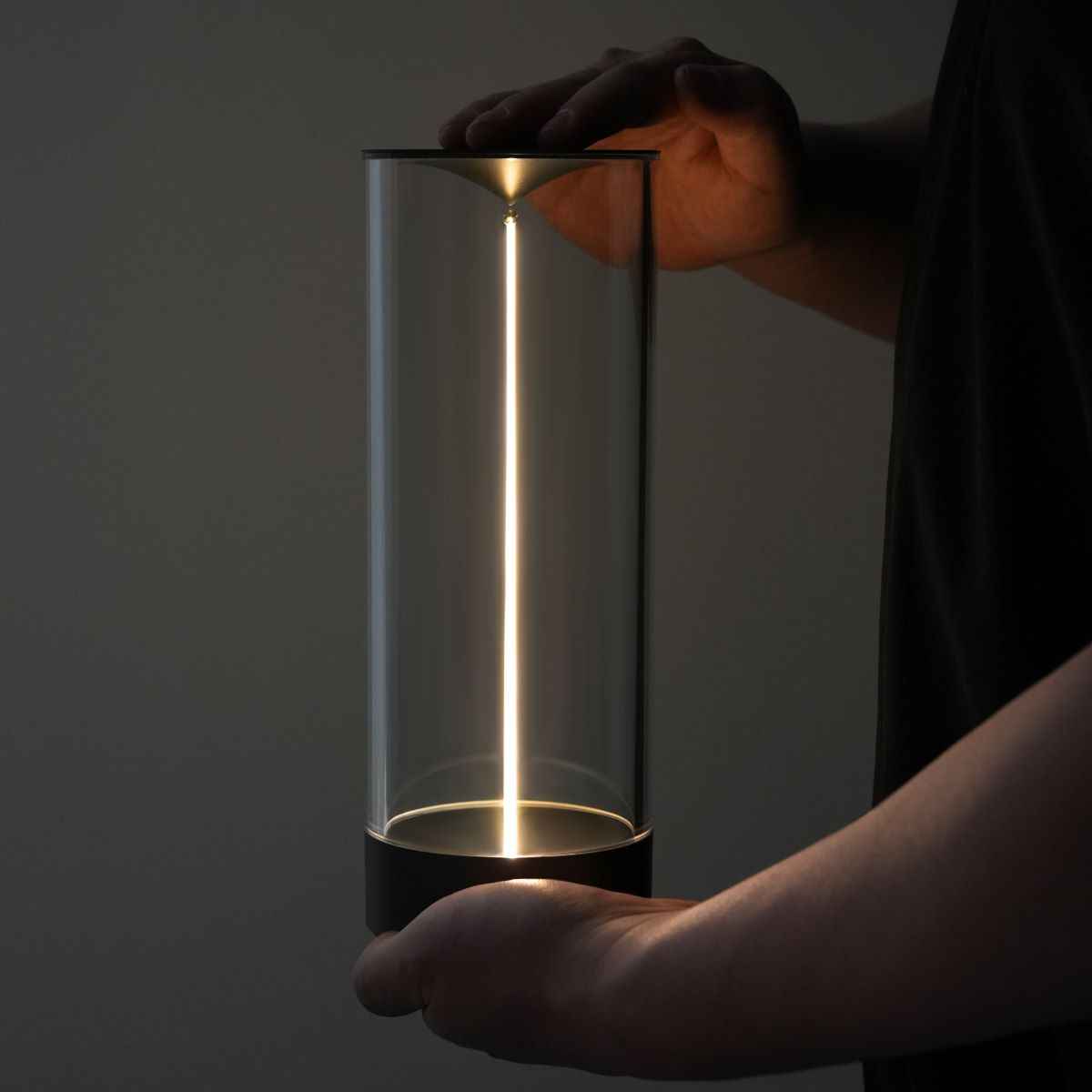 Elegante Zylindrische Lampe mit Magnetlicht