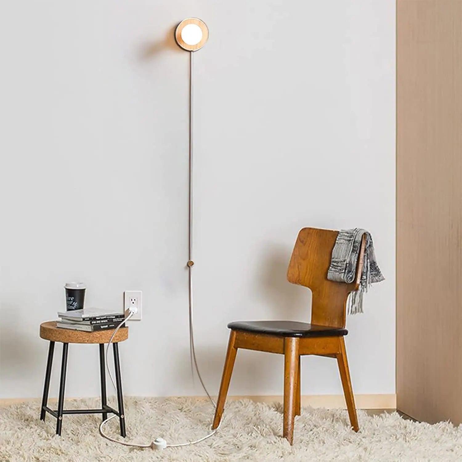 Wandlampe aus Holz mit Steckdose, dimmbare E27-Glühbirne und elegantes weißes Glaslampenschirm