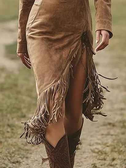 Midiröcke aus Wildleder mit langen Ärmeln und asymmetrischen Fransen