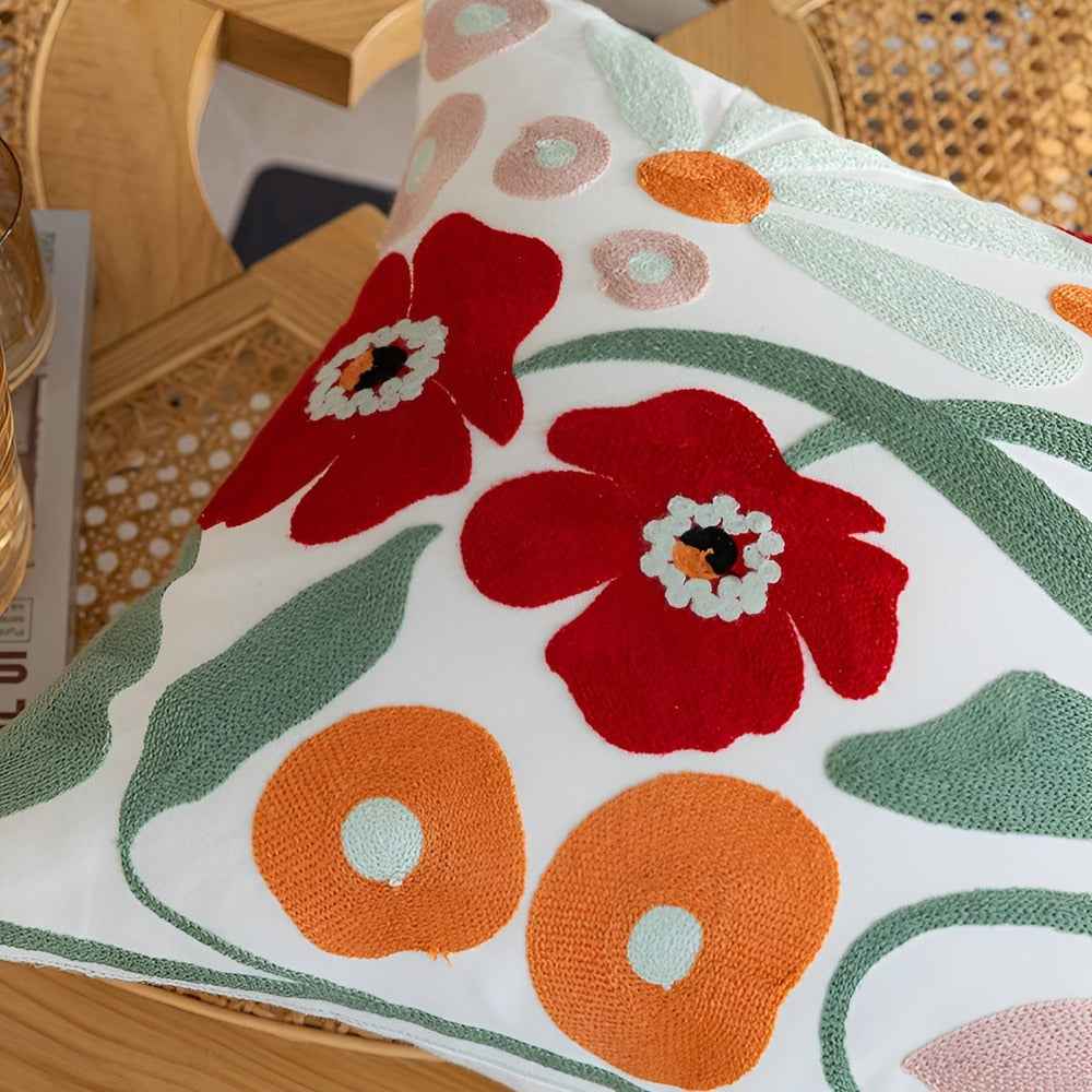 Florara - Eleganter Kissenbezug mit filigranem gesticktem Blumenmuster