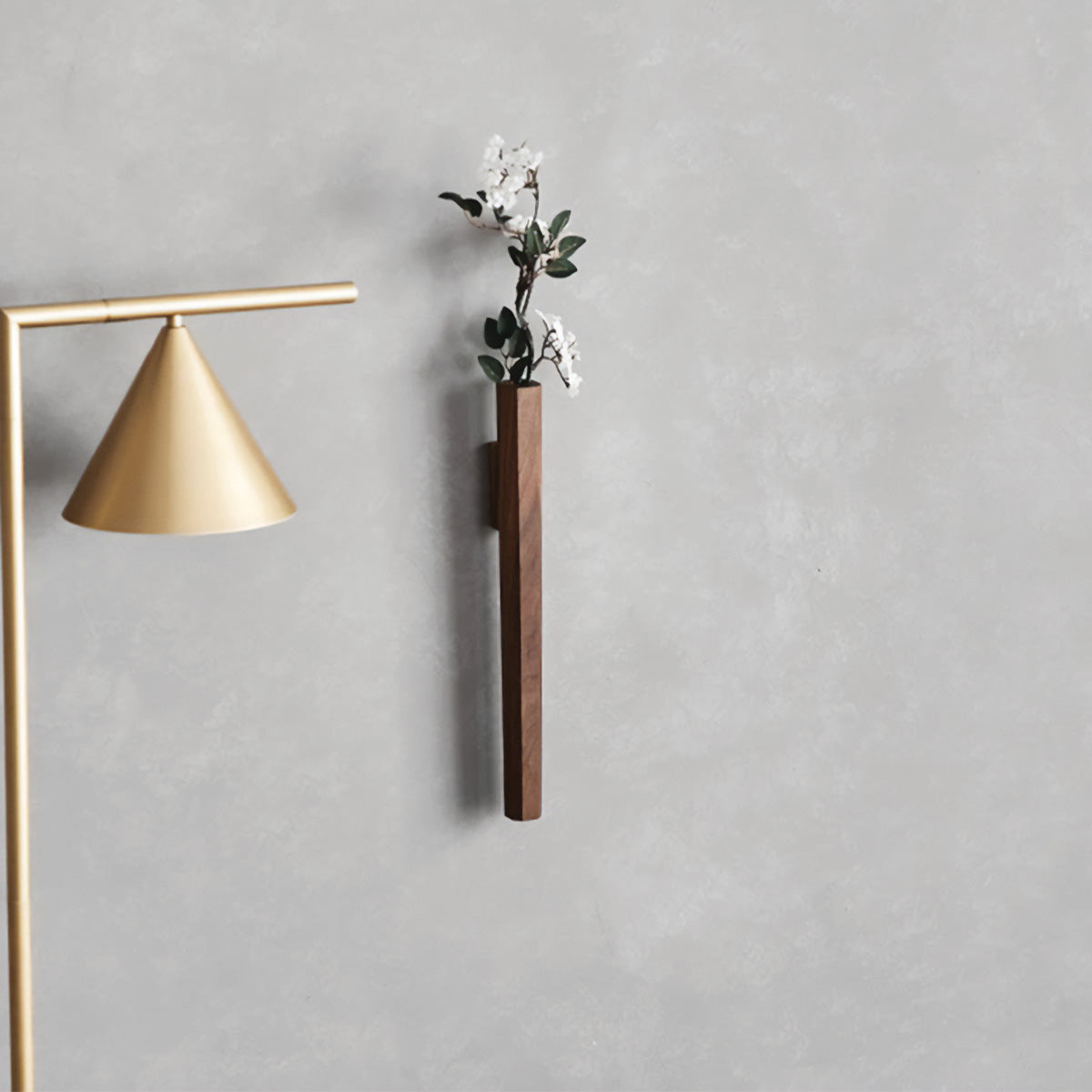 Wandvasen in Blumenflötenform für elegante und anspruchsvolle Blumendekoration