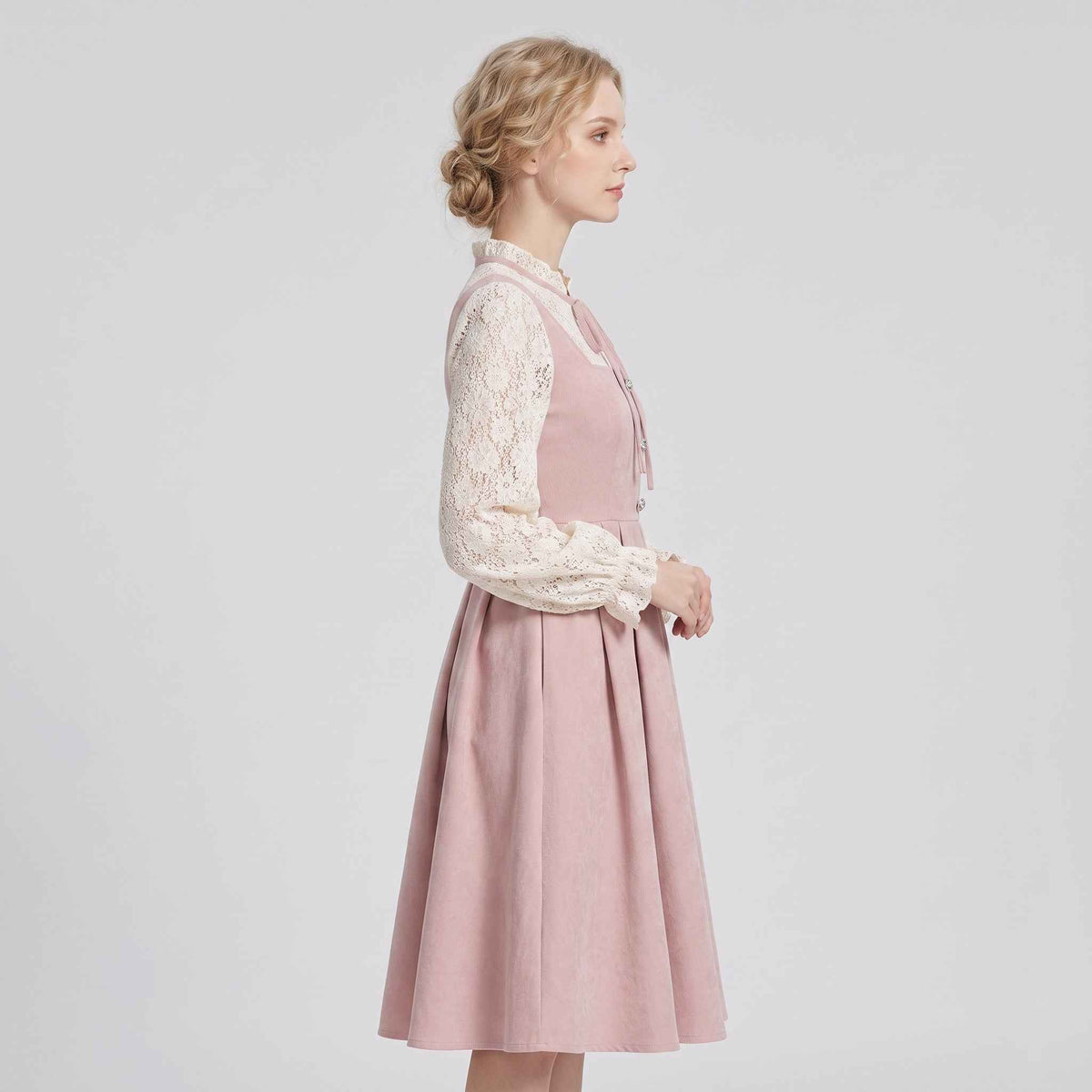 Dirndl für Damen - Rosa A-Linie mit Herz-Ausschnitt & Stickerei