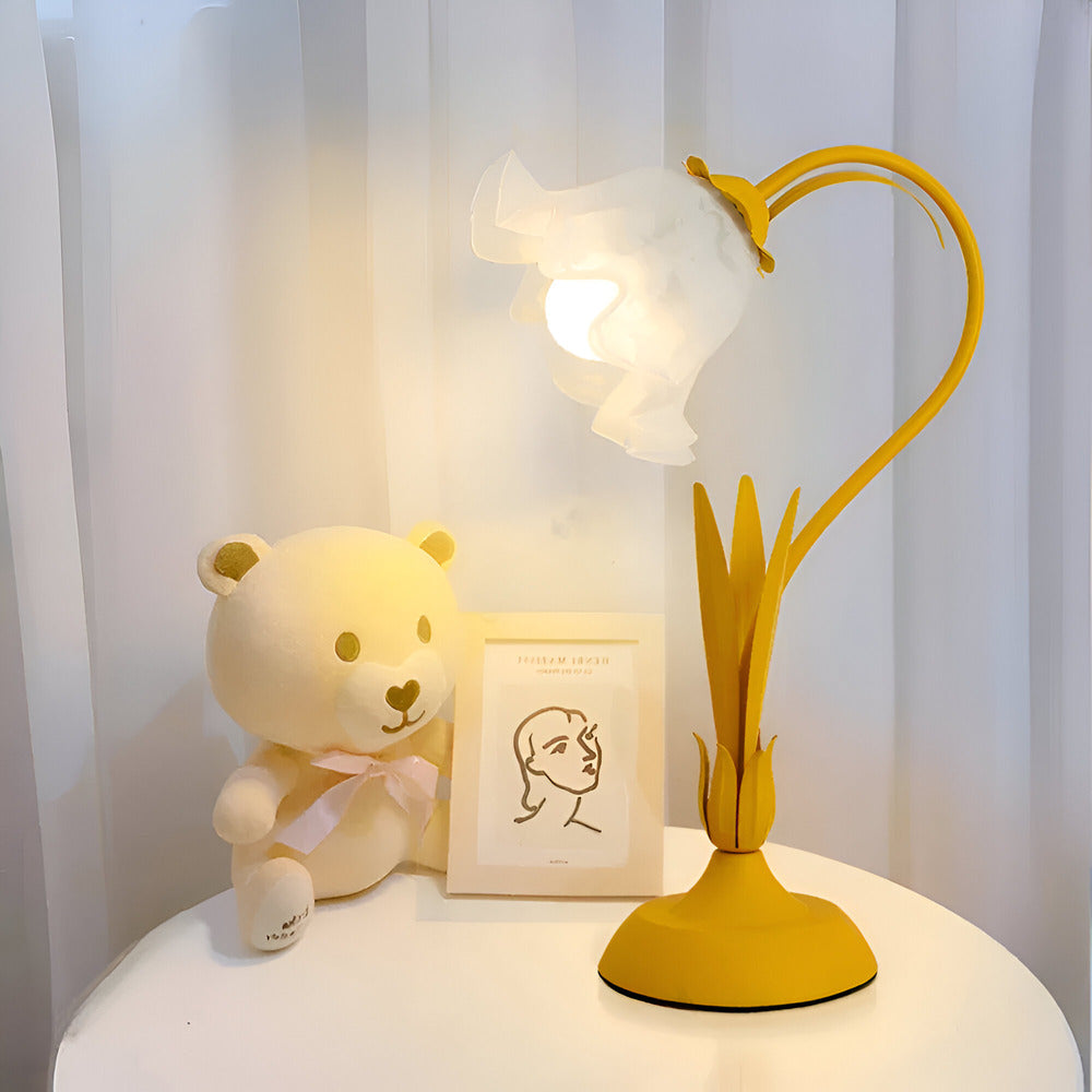 Talia - Elegante Antike Tischlampe mit Fransen Design und Charmvollem Blumenmuster