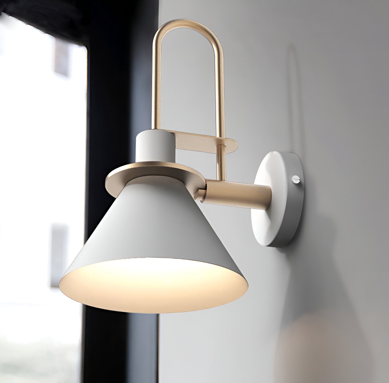 Zoralia - Moderne LED-Wandlampe mit eleganter Trompetenform für stilvollen Anspruch