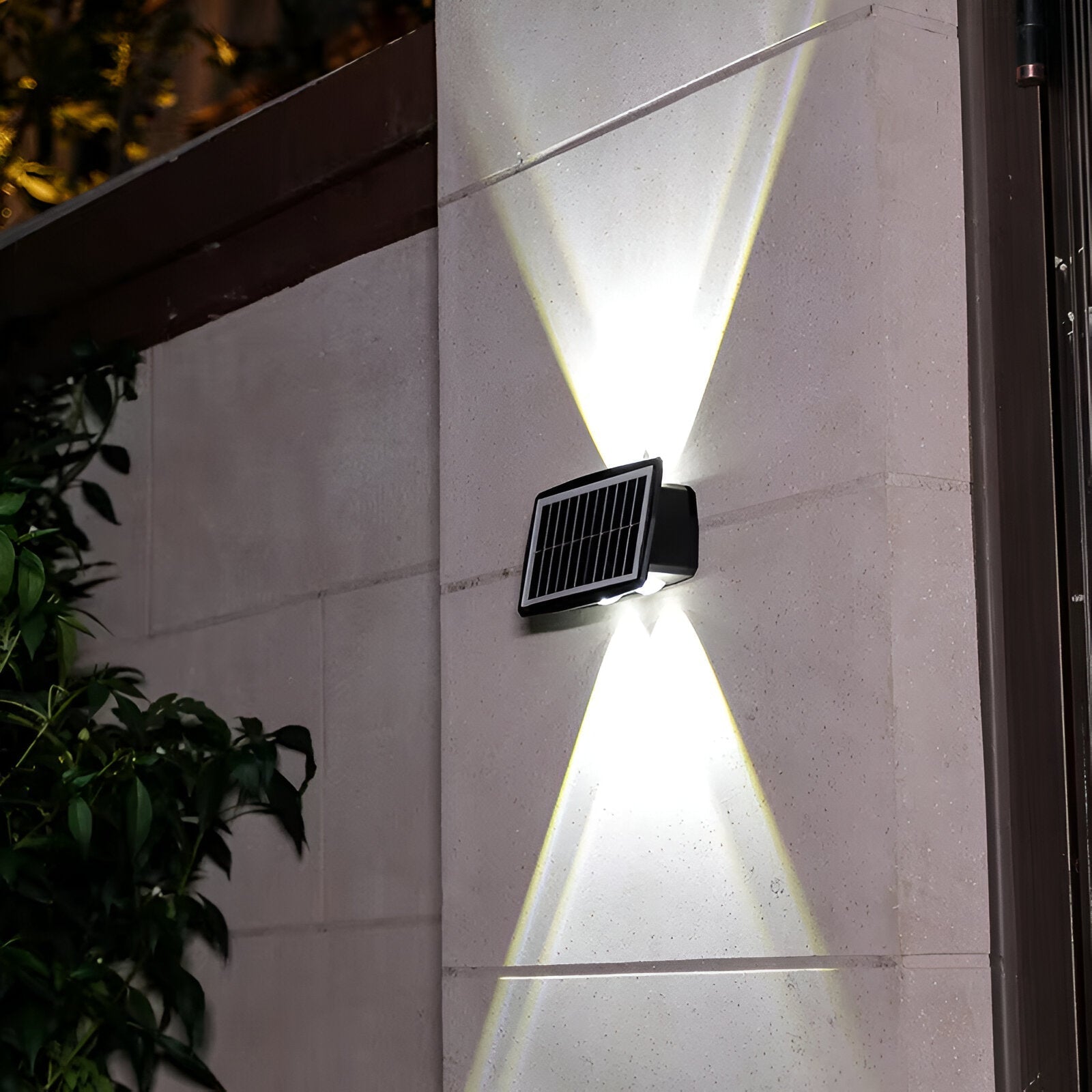 Auristia Wasserdichte LED Solar Wandlampe für Außen mit In- und Uplight für Schöne Außenbeleuchtung