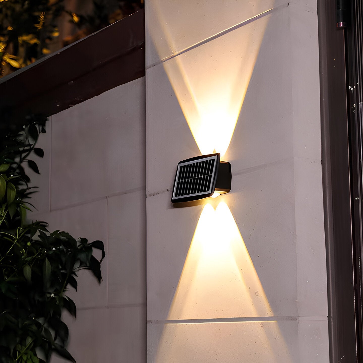 Auristia Wasserdichte LED Solar Wandlampe für Außen mit In- und Uplight für Schöne Außenbeleuchtung