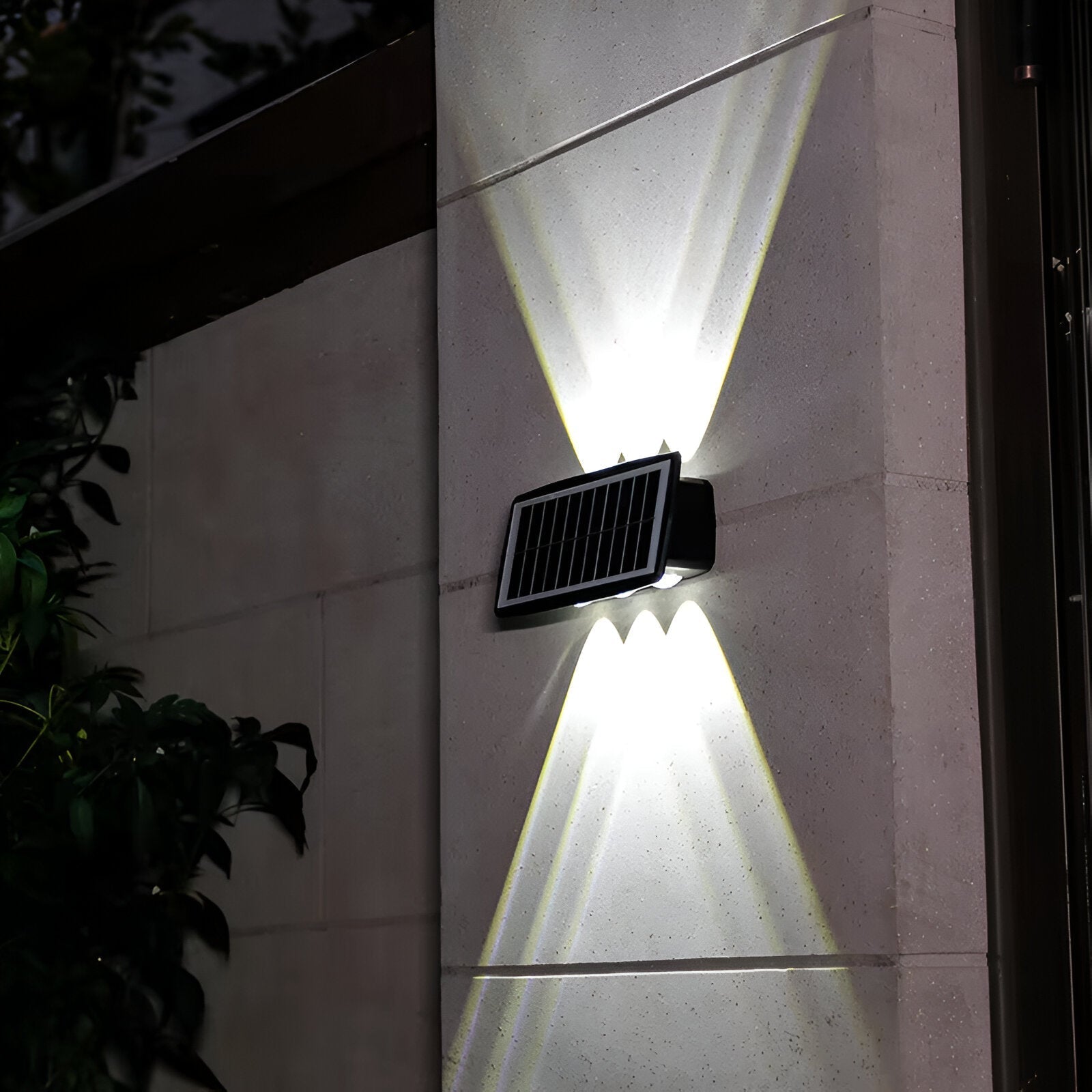 Auristia Wasserdichte LED Solar Wandlampe für Außen mit In- und Uplight für Schöne Außenbeleuchtung