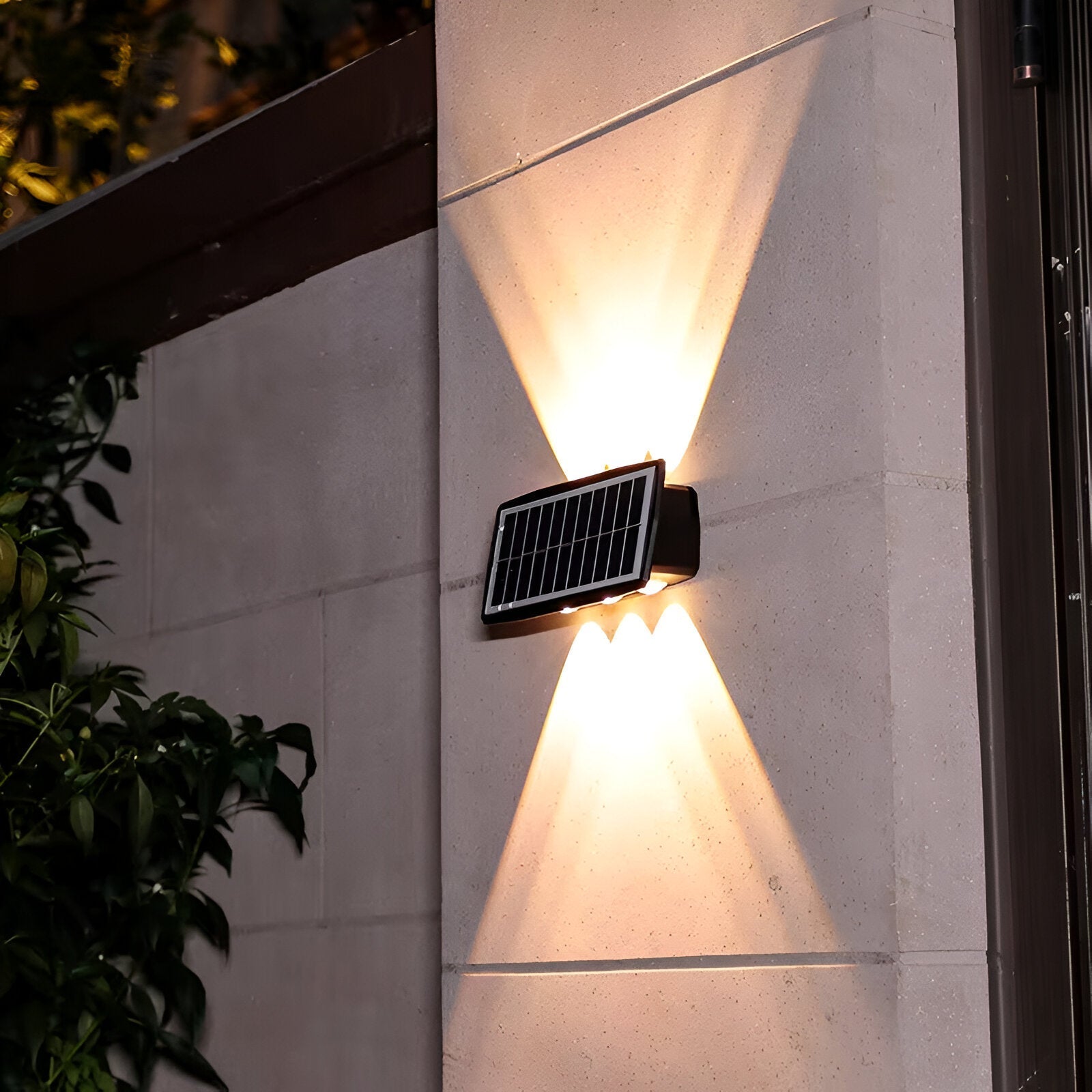 Auristia Wasserdichte LED Solar Wandlampe für Außen mit In- und Uplight für Schöne Außenbeleuchtung