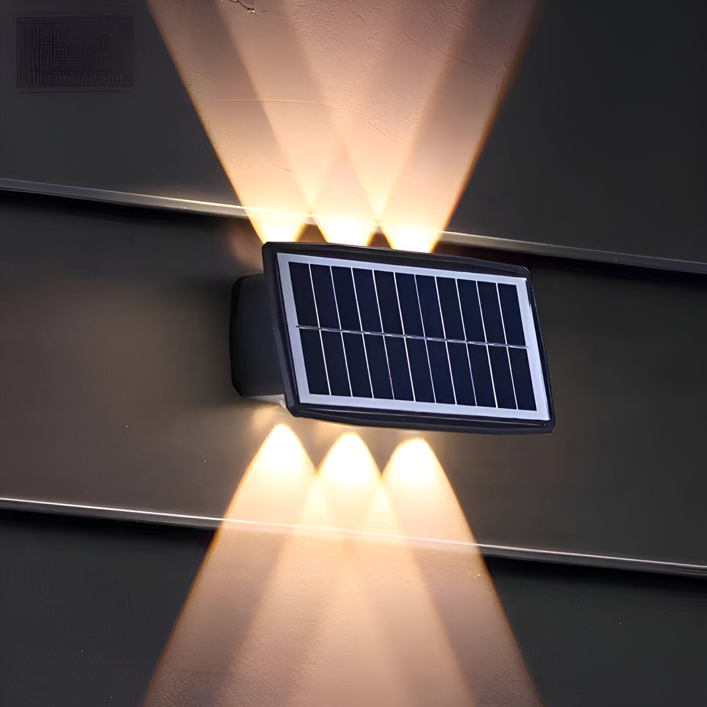 Auristia Wasserdichte LED Solar Wandlampe für Außen mit In- und Uplight für Schöne Außenbeleuchtung