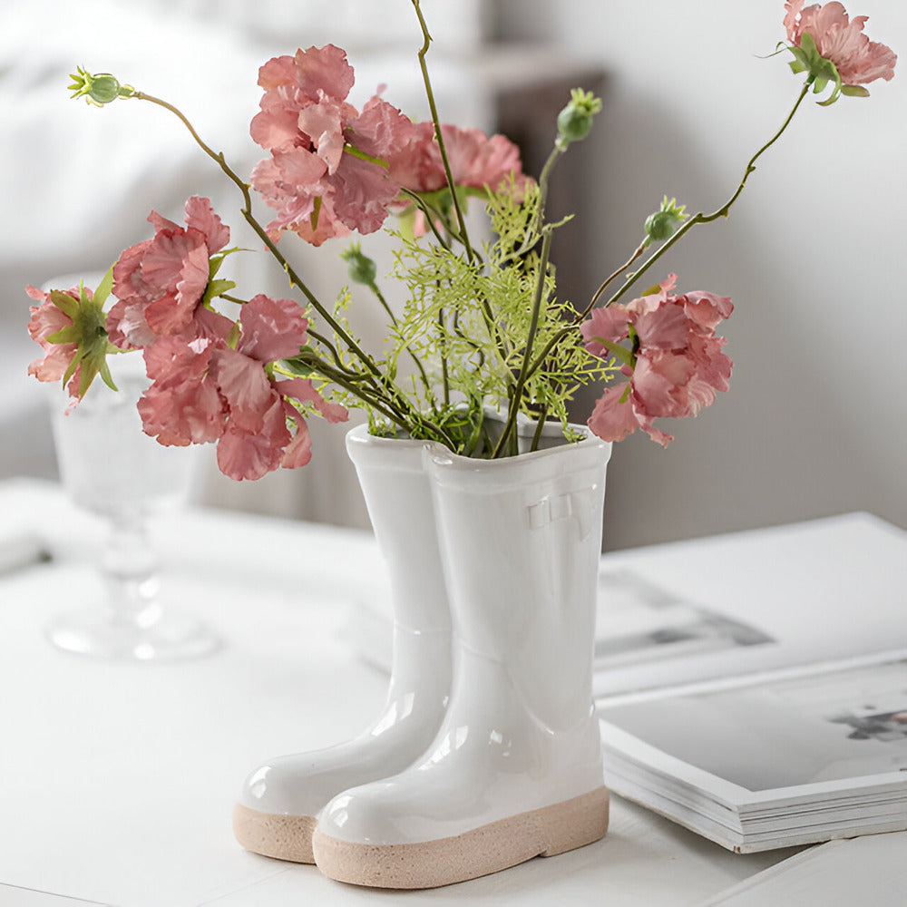 Minthara - Elegante Keramikvase in Charmanter Stiefel-Form für Moderne Dekoration