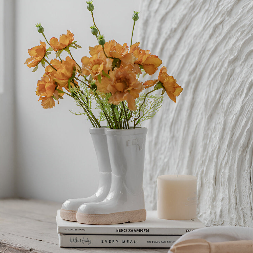 Minthara - Elegante Keramikvase in Charmanter Stiefel-Form für Moderne Dekoration