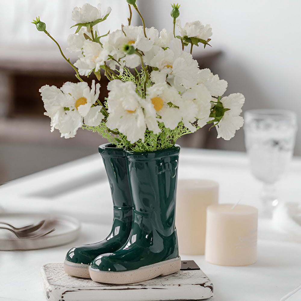 Minthara - Elegante Keramikvase in Charmanter Stiefel-Form für Moderne Dekoration