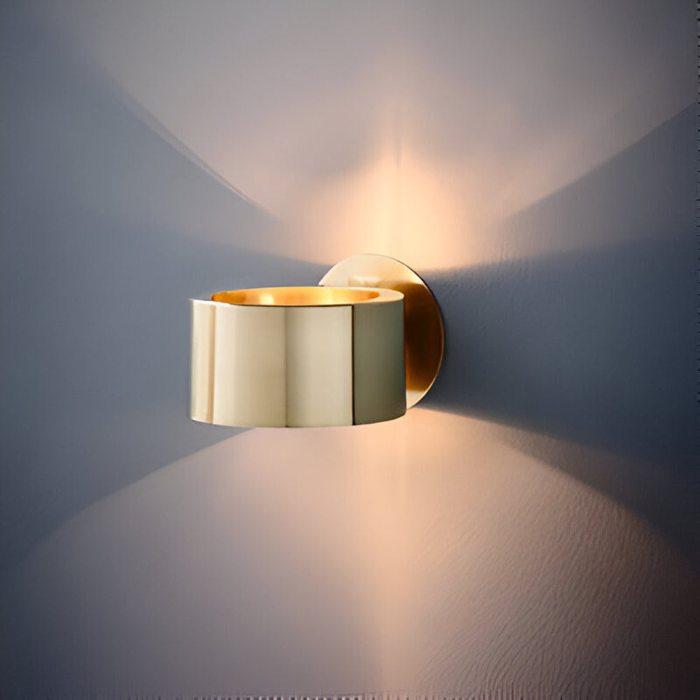 Alecta - Elegante goldene minimalistische Wandleuchte für zeitloses Design