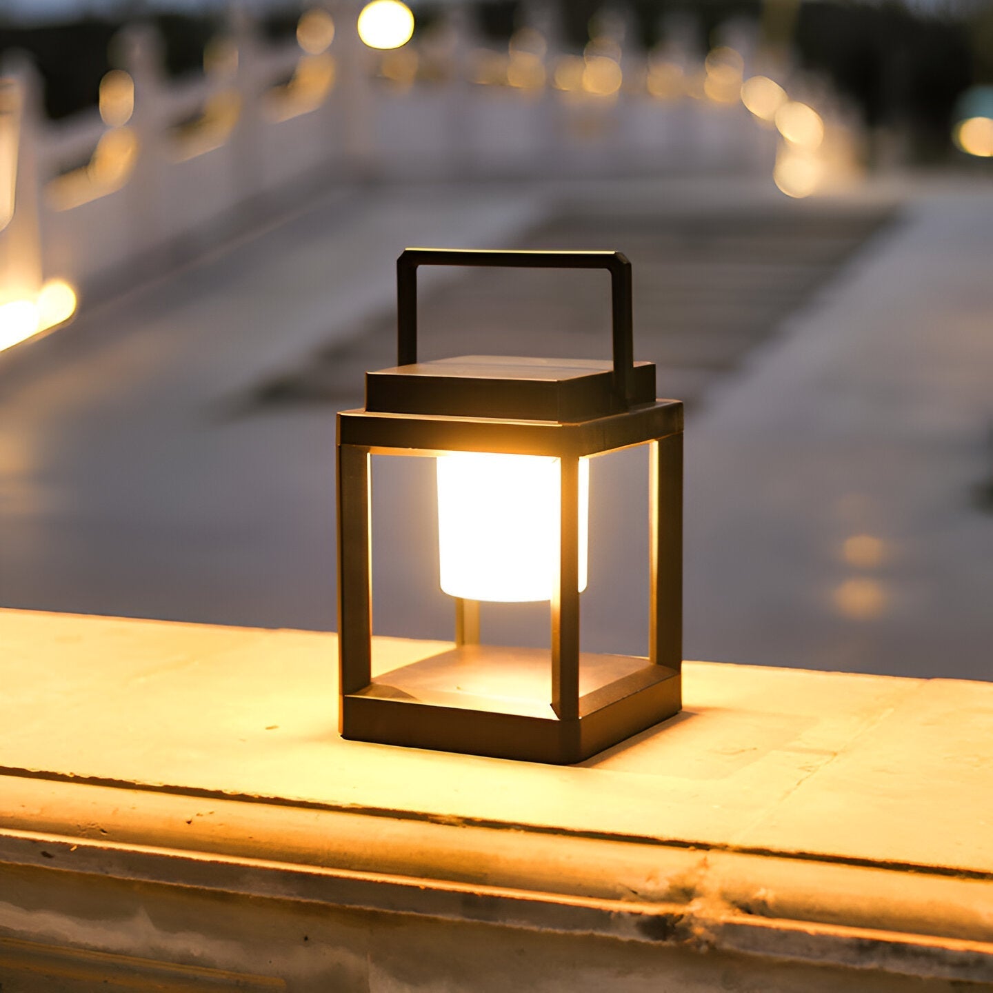 Lunistra - Elegante schwarze tragbare Solarlaterne mit USB-Ladefunktion für den Garten