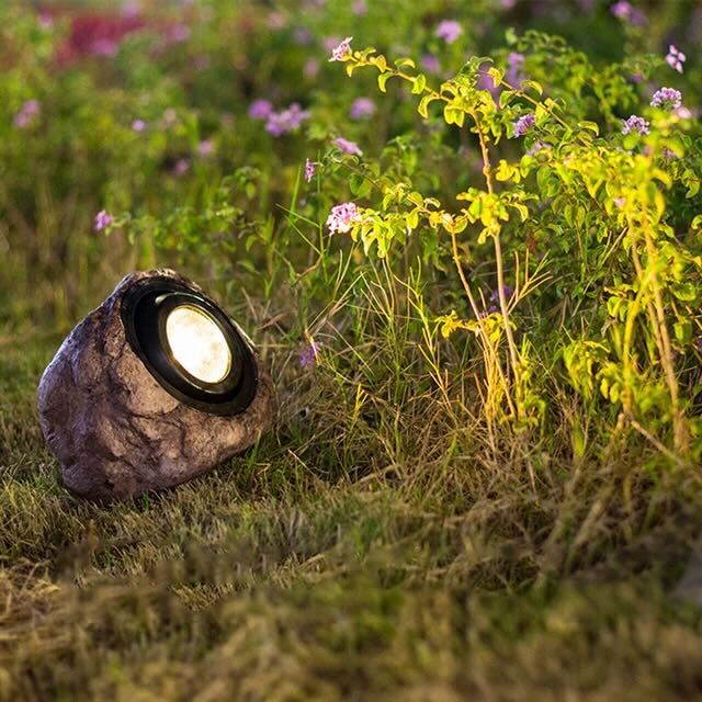Aureline - Wasserdichte Solar Außenlampe mit LED und Steinlook-Design IP65