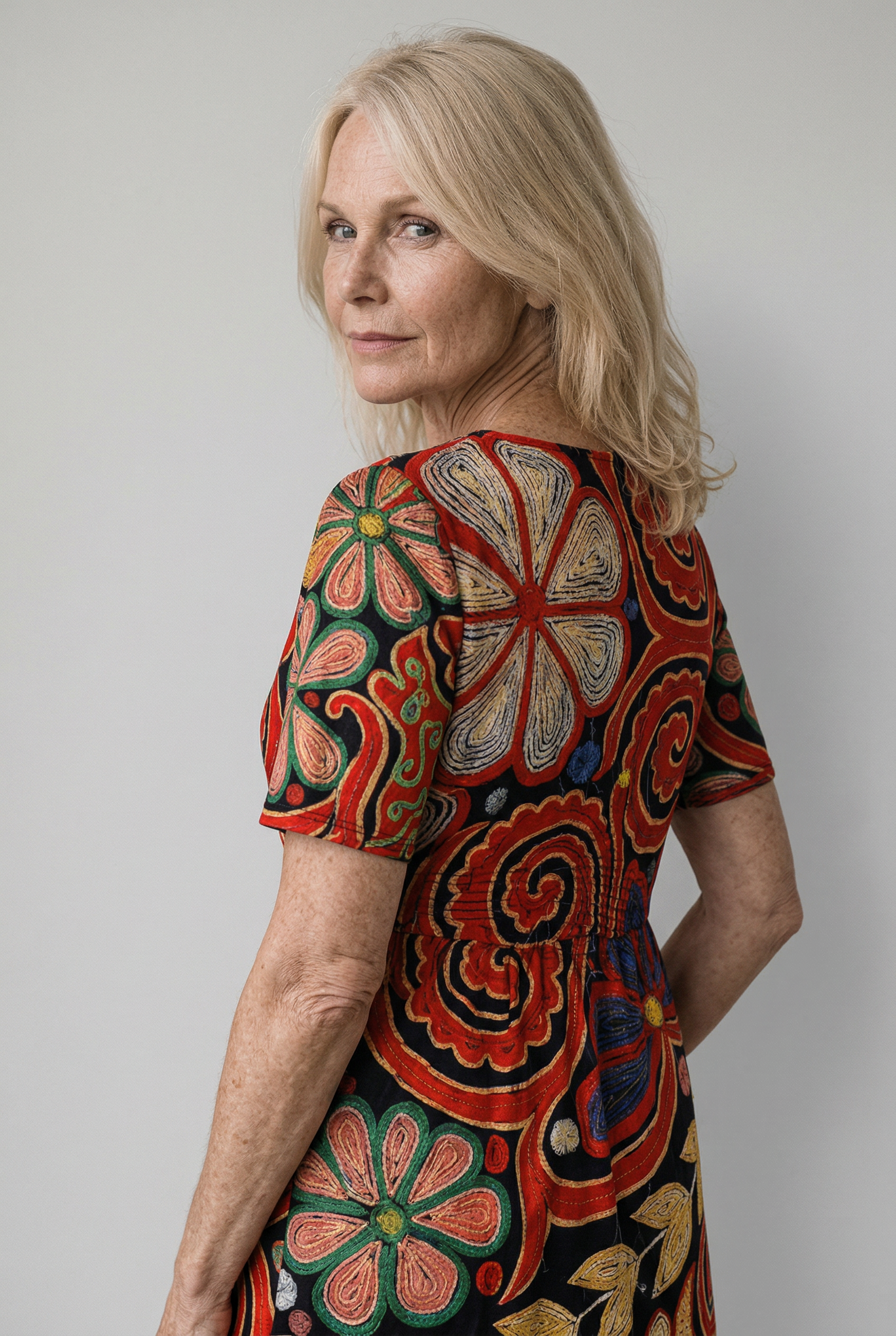 Elegantes modernes Patchwork-Kleid für stilbewusste Gespräche Damen