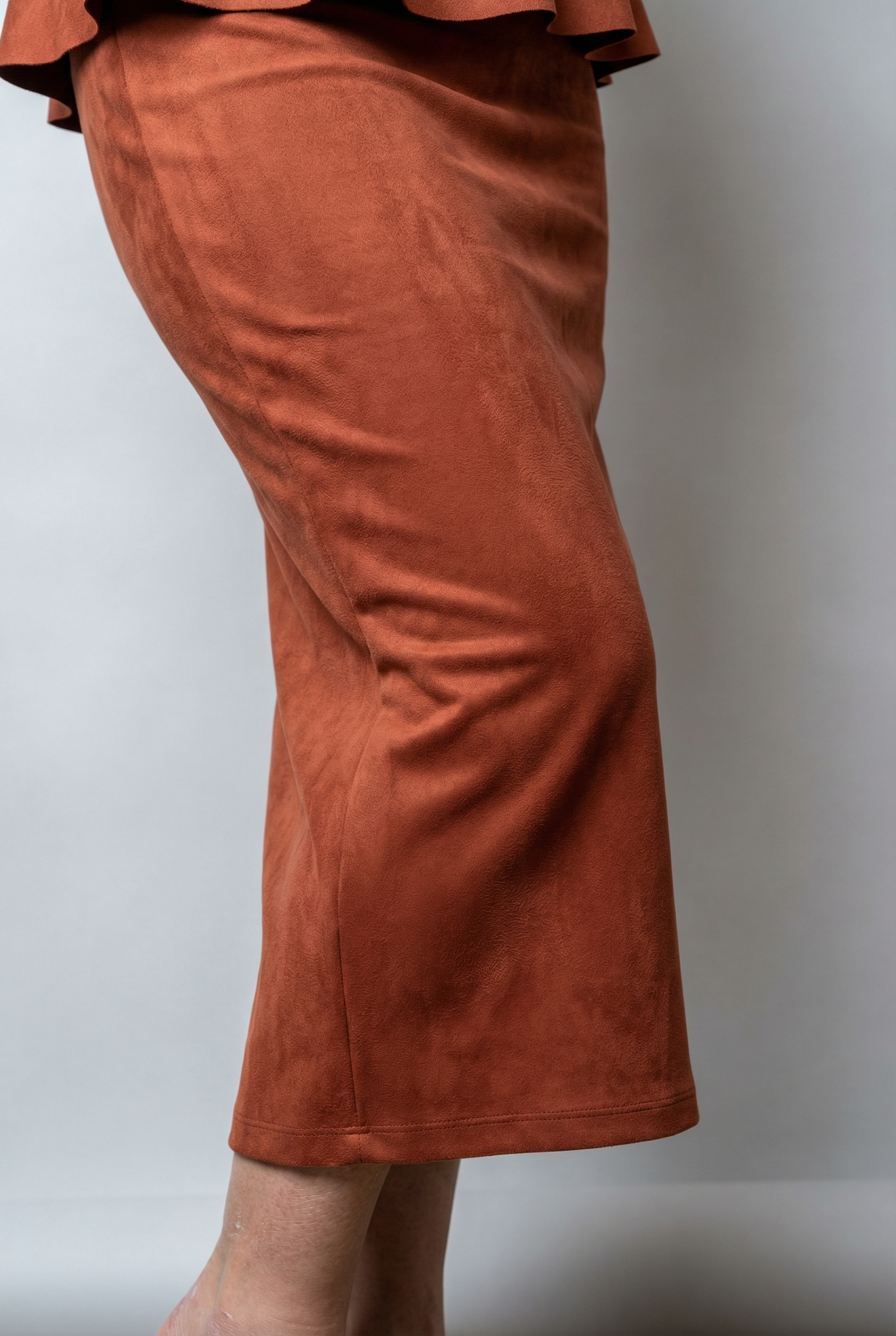 Schickes Wildleder-Top mit Stehkragen und passendem Rock-Set Damen
