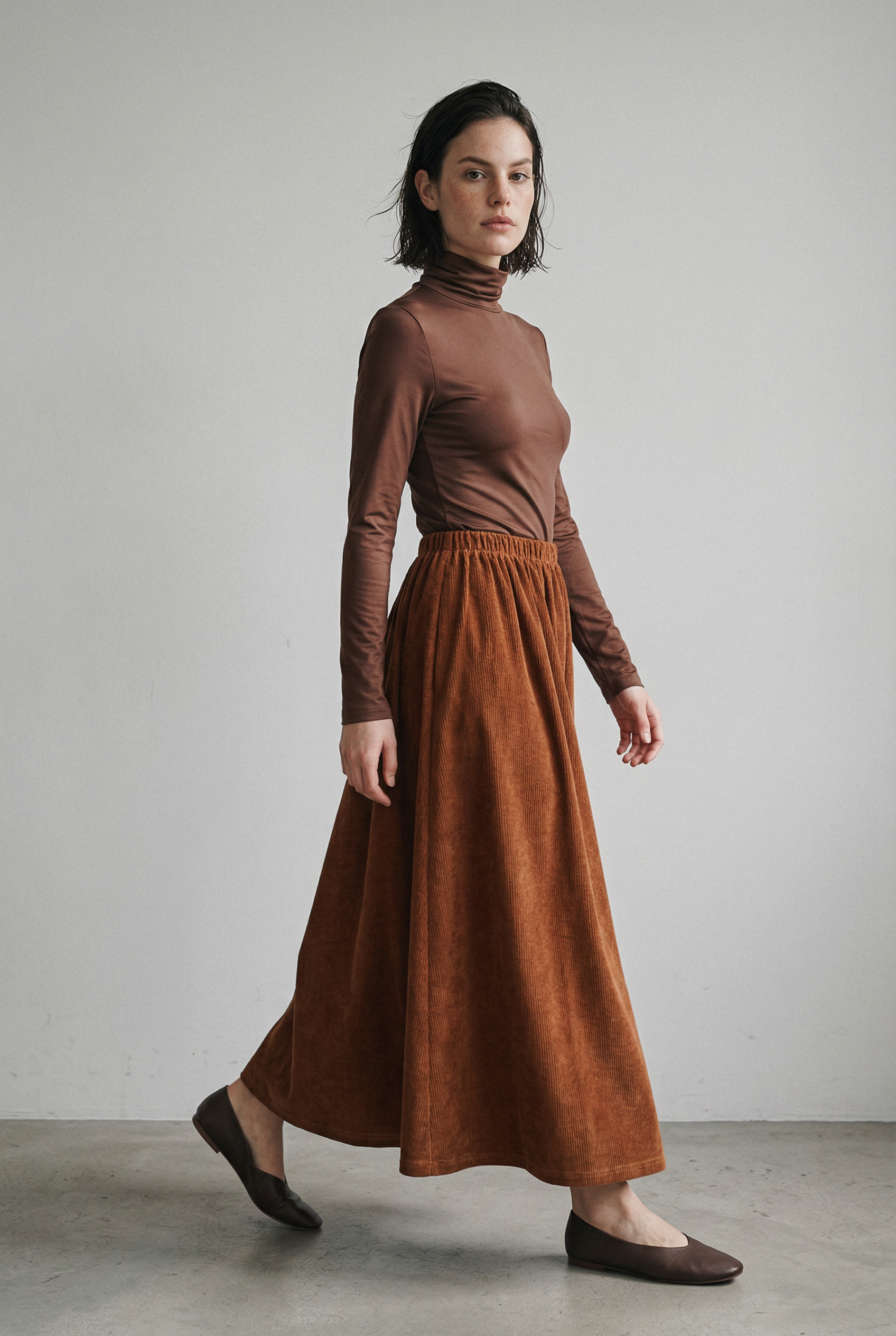 Dunkelbraunes Rollkragenoberteil und Cordrock-Set – Elegantes und gemütliches Ensemble