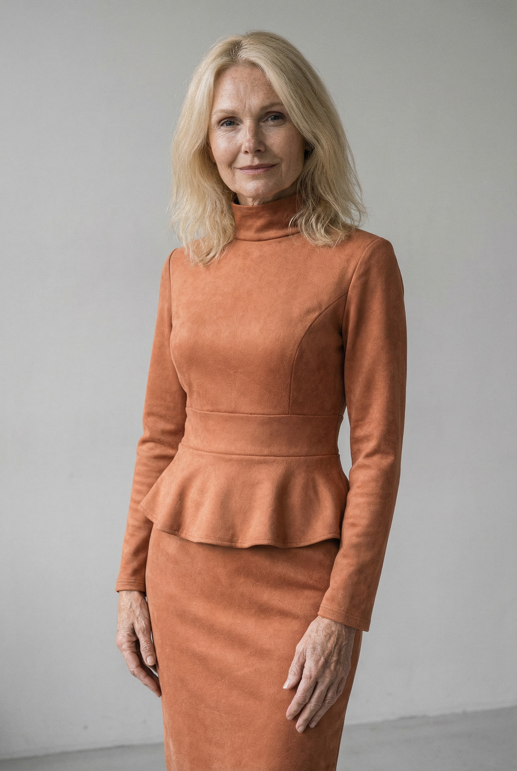 Schickes Wildleder-Top mit Stehkragen und passendem Rock-Set Damen