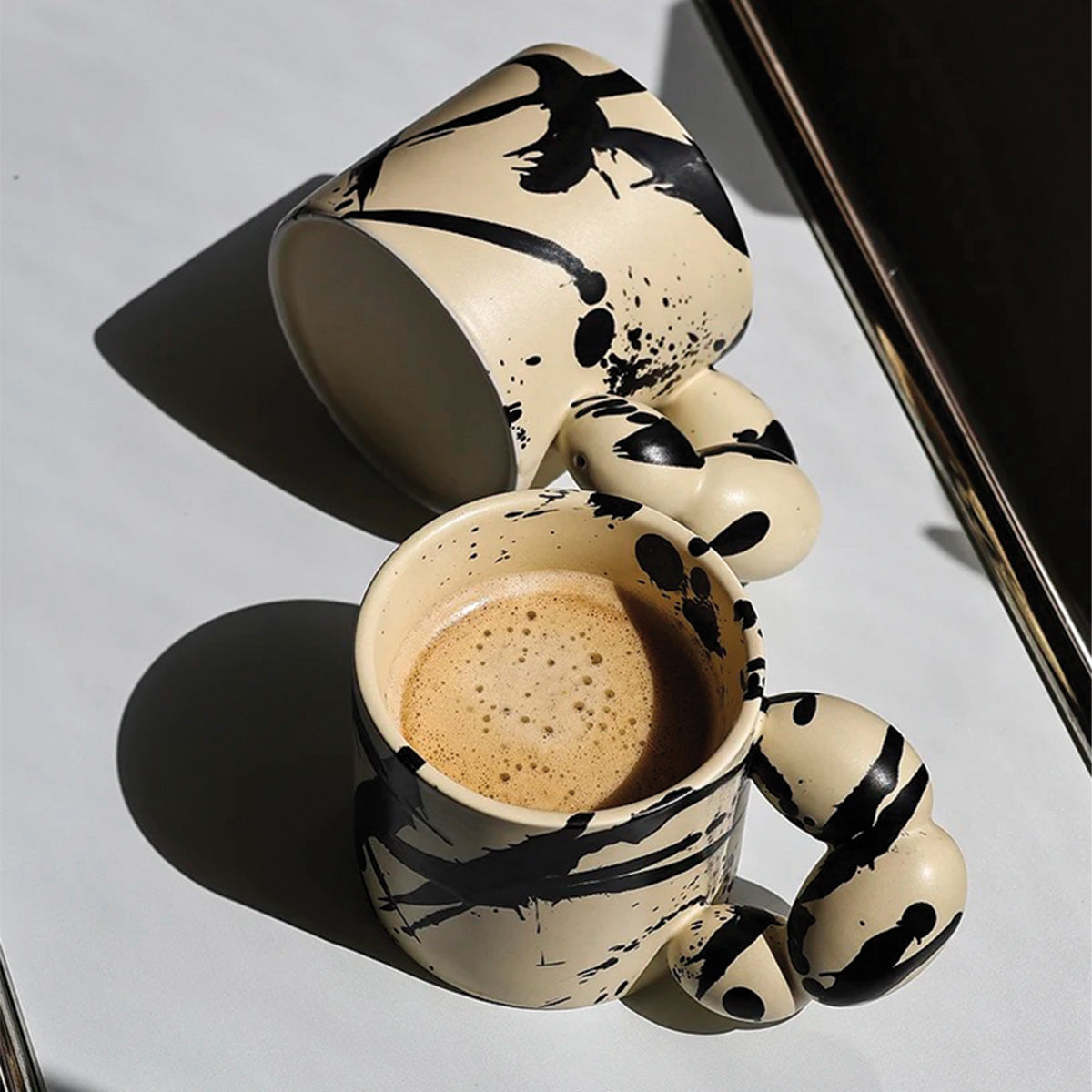 Keramikbecher Splash Ink – Elegantes künstlerisches Design, langlebiges Material, ideal zum Genießen Ihres Lieblingskaffees oder -tees