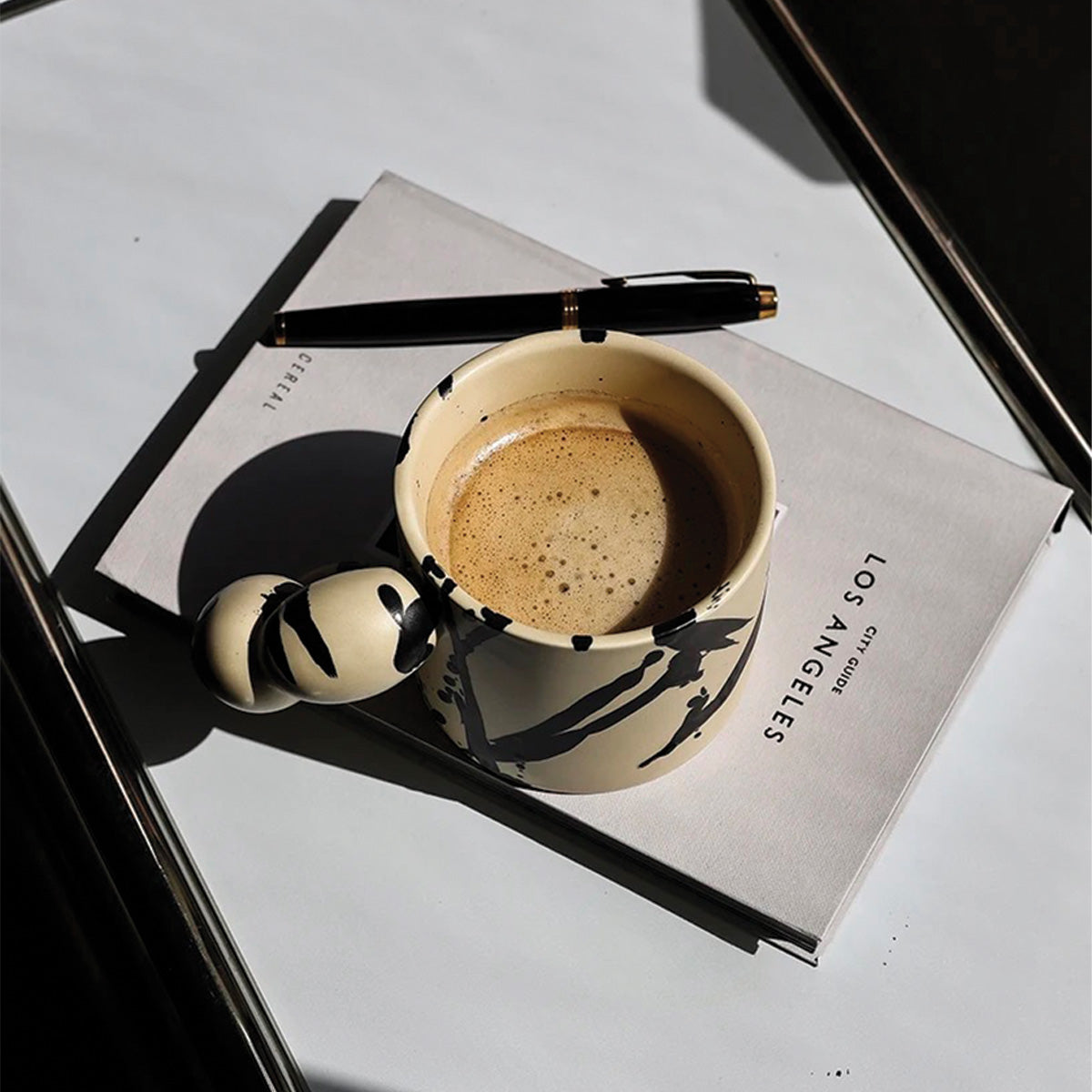 Keramikbecher Splash Ink – Elegantes künstlerisches Design, langlebiges Material, ideal zum Genießen Ihres Lieblingskaffees oder -tees