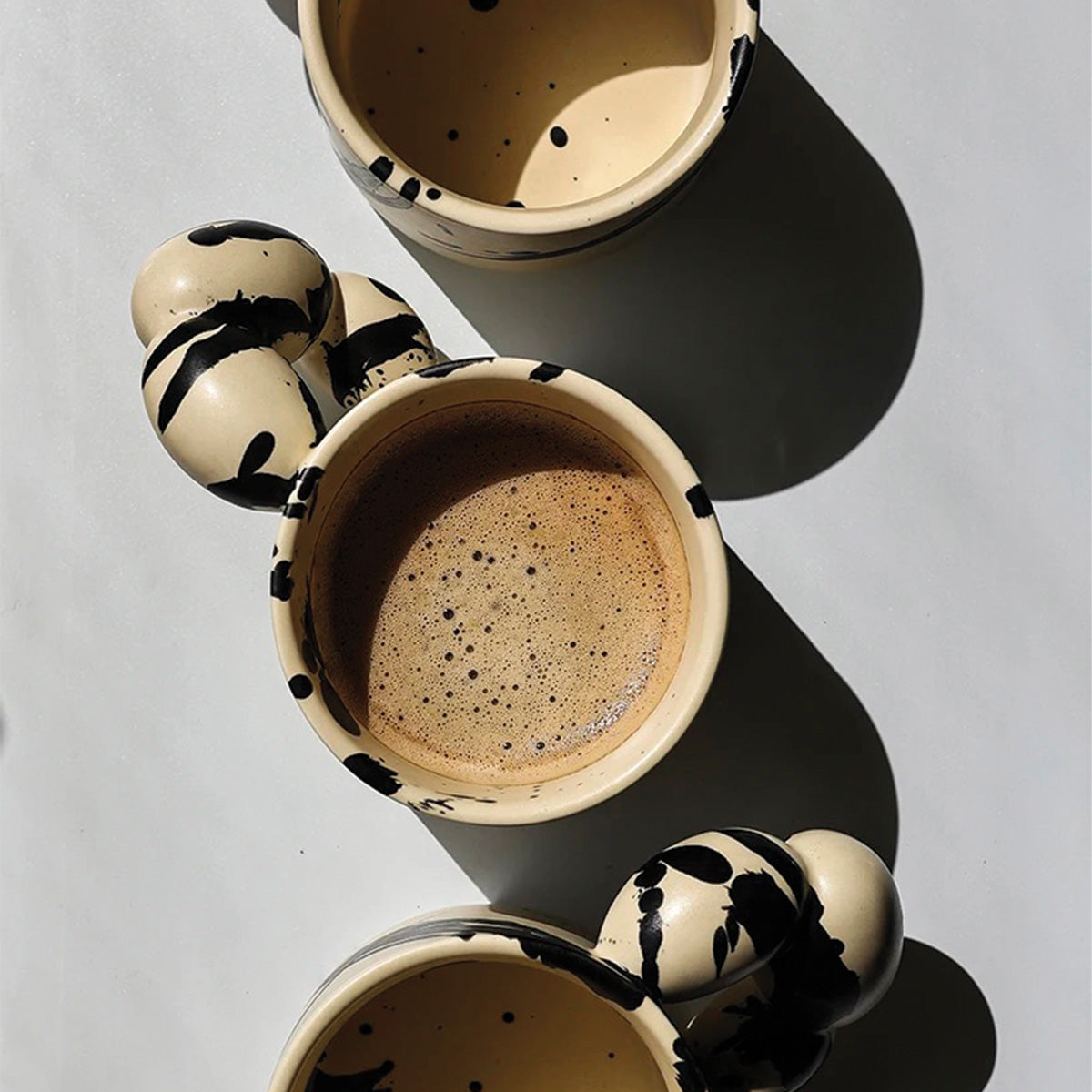Keramikbecher Splash Ink – Elegantes künstlerisches Design, langlebiges Material, ideal zum Genießen Ihres Lieblingskaffees oder -tees