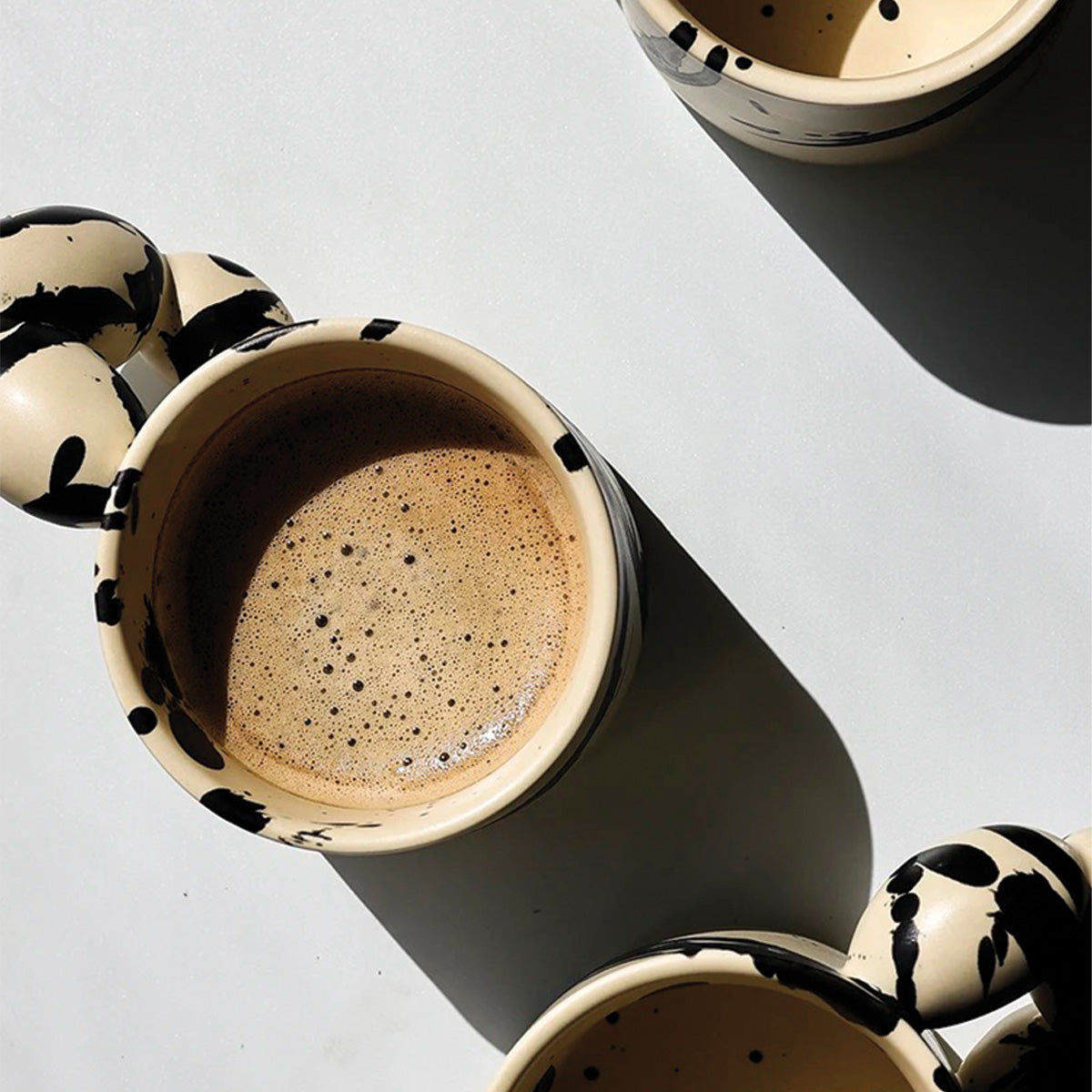 Keramikbecher Splash Ink – Elegantes künstlerisches Design, langlebiges Material, ideal zum Genießen Ihres Lieblingskaffees oder -tees