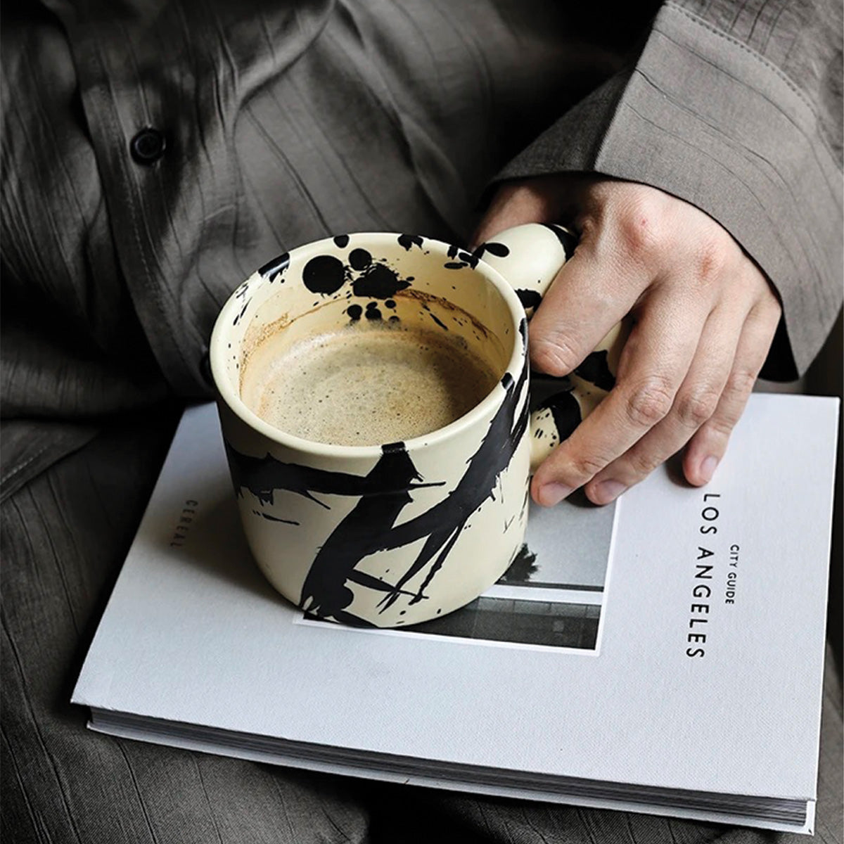 Keramikbecher Splash Ink – Elegantes künstlerisches Design, langlebiges Material, ideal zum Genießen Ihres Lieblingskaffees oder -tees