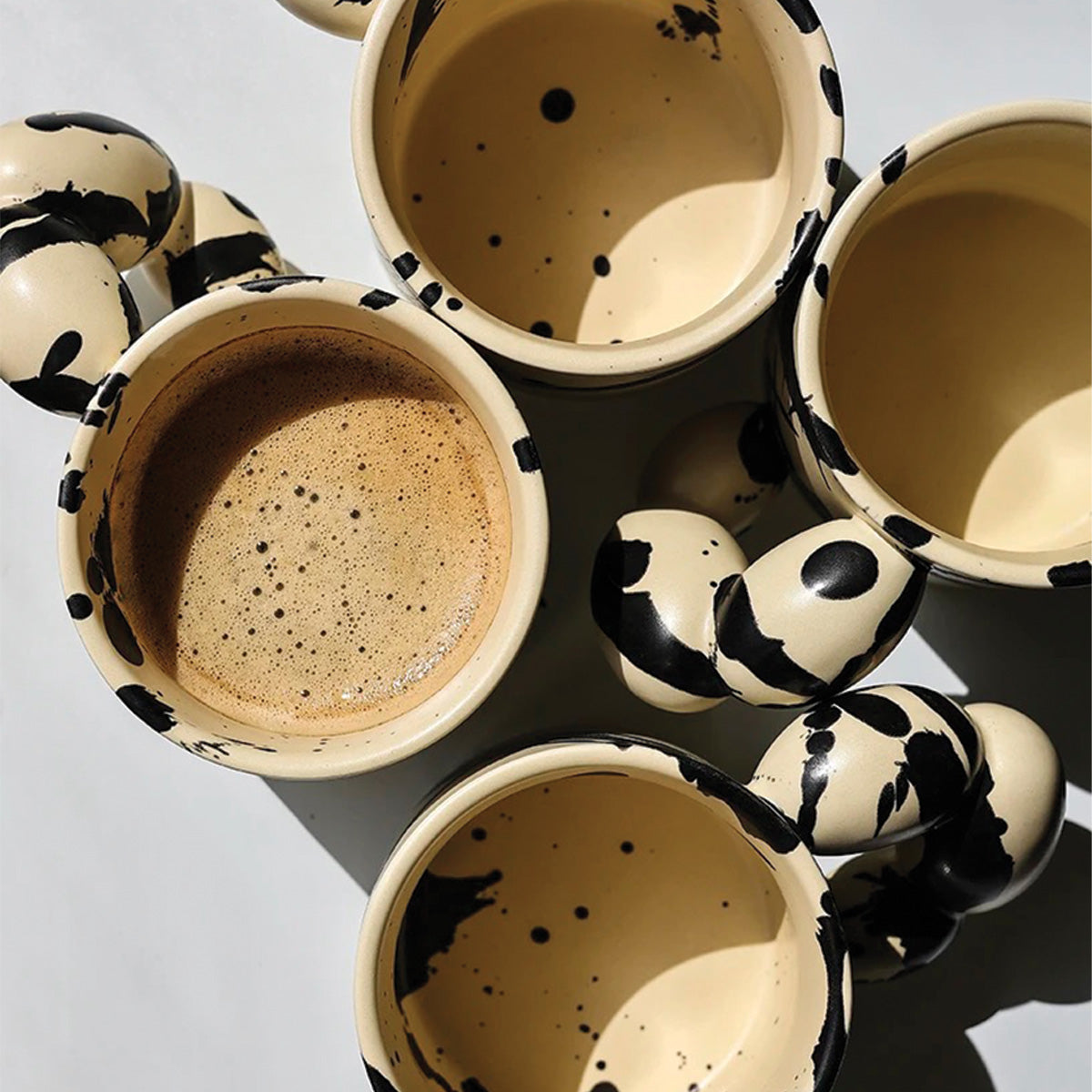Keramikbecher Splash Ink – Elegantes künstlerisches Design, langlebiges Material, ideal zum Genießen Ihres Lieblingskaffees oder -tees