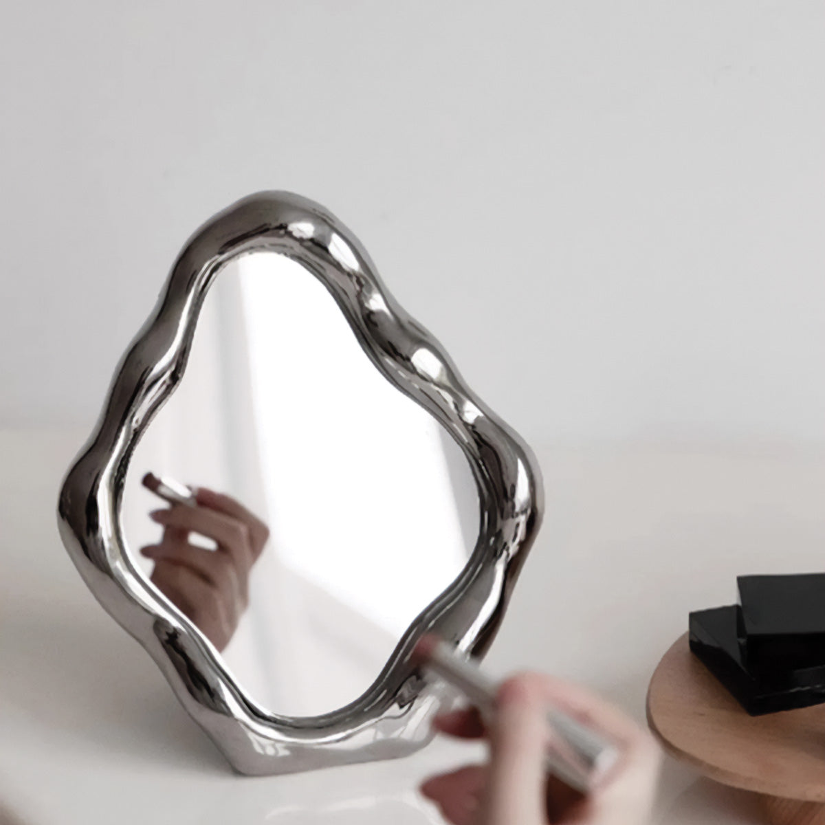 Aura-Tischspiegel – Eleganz und Praktikabilität für WC und Make-up
