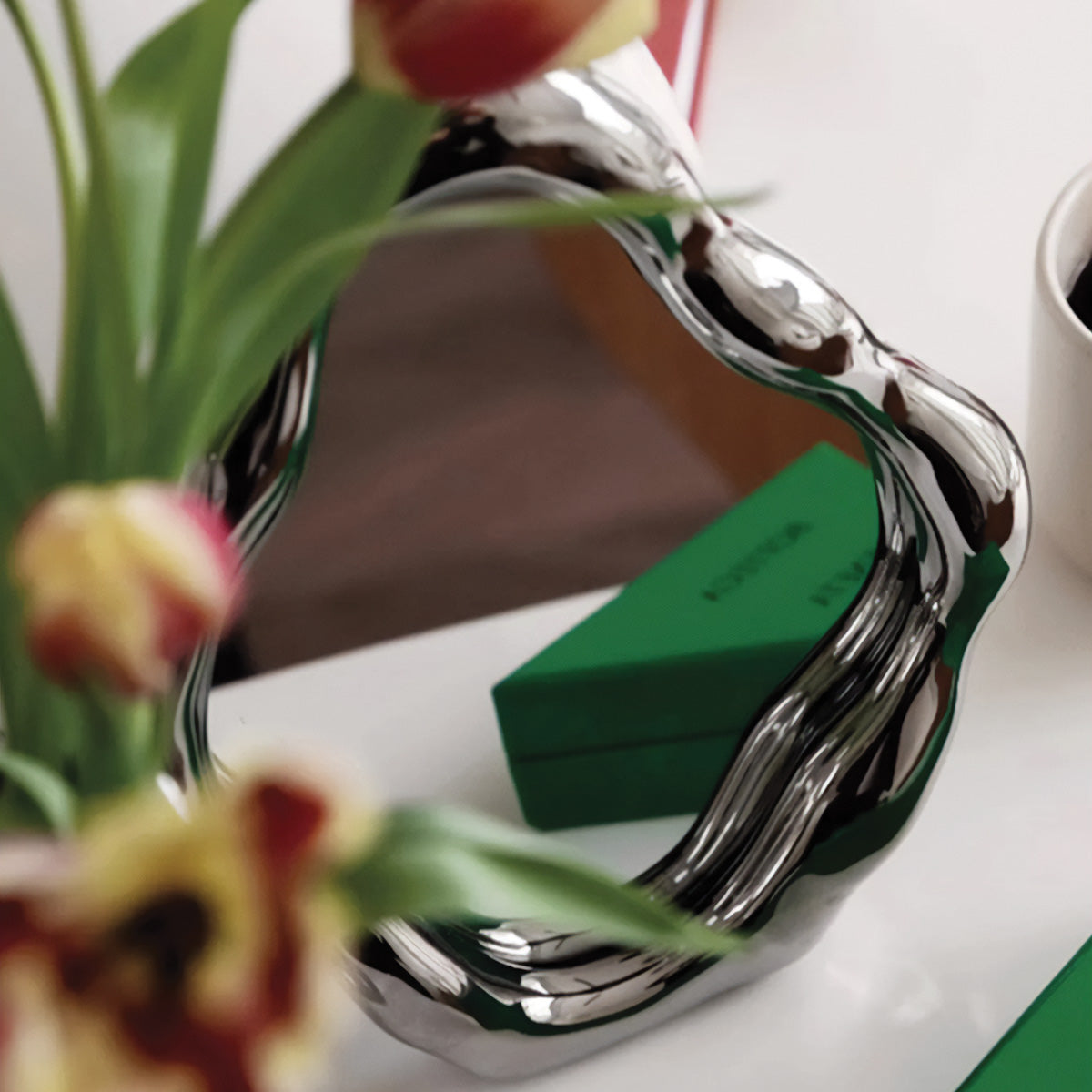 Aura-Tischspiegel – Eleganz und Praktikabilität für WC und Make-up