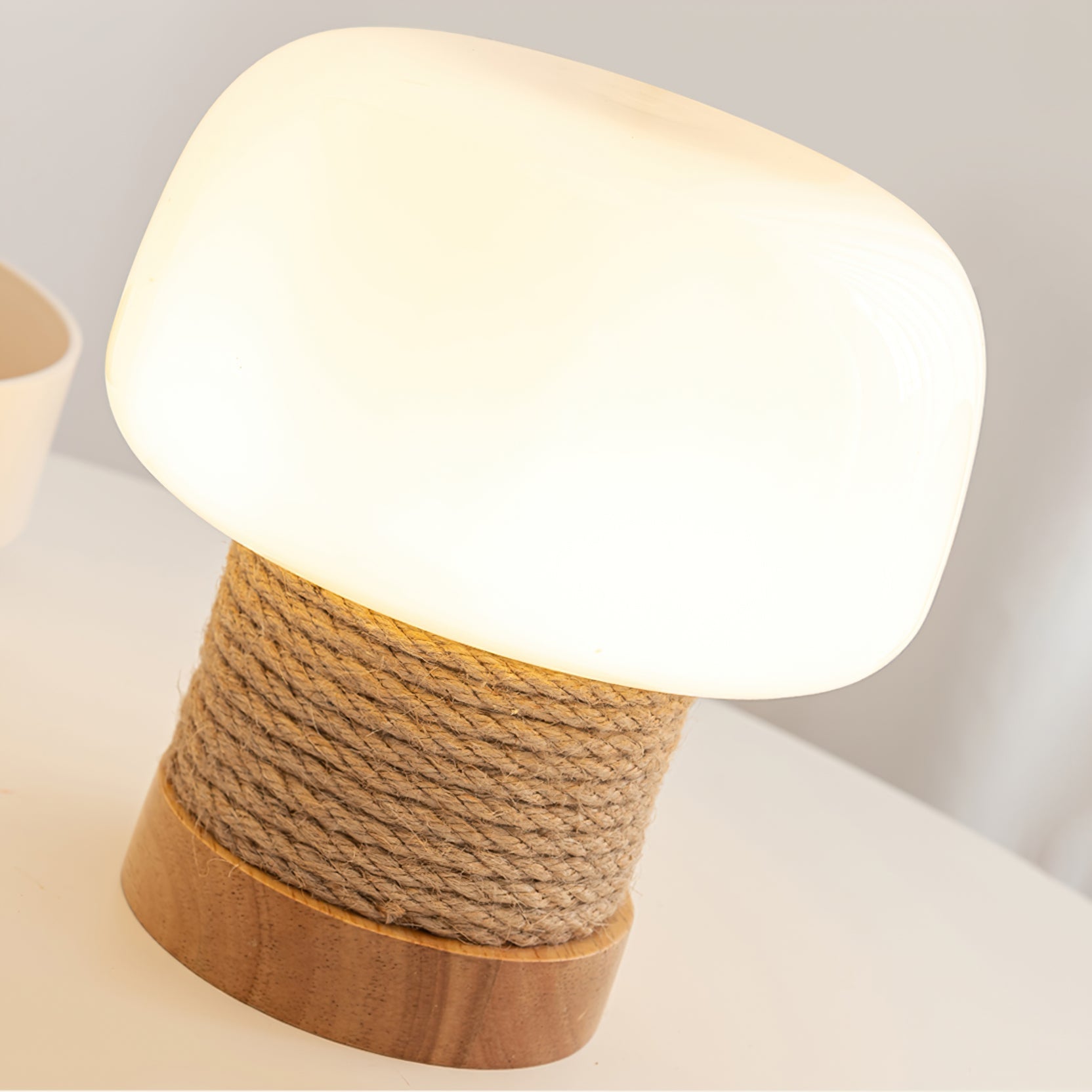 Valoria - Stilvolle moderne minimalistische LED-Tischlampe mit eleganter Holzbasis