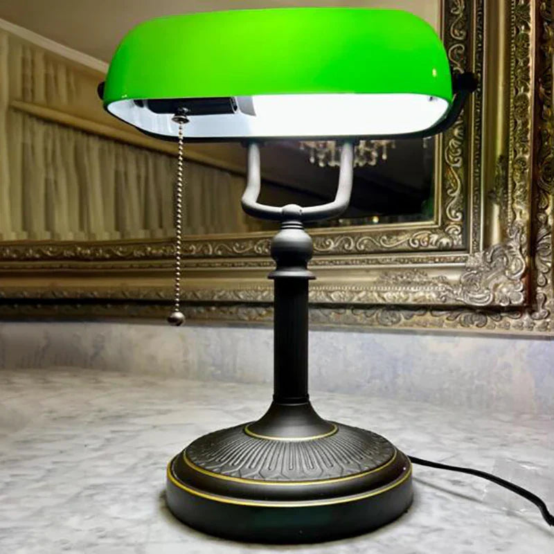 Klassische grüne Banklampe TimelessBank elegant und anspruchsvoll