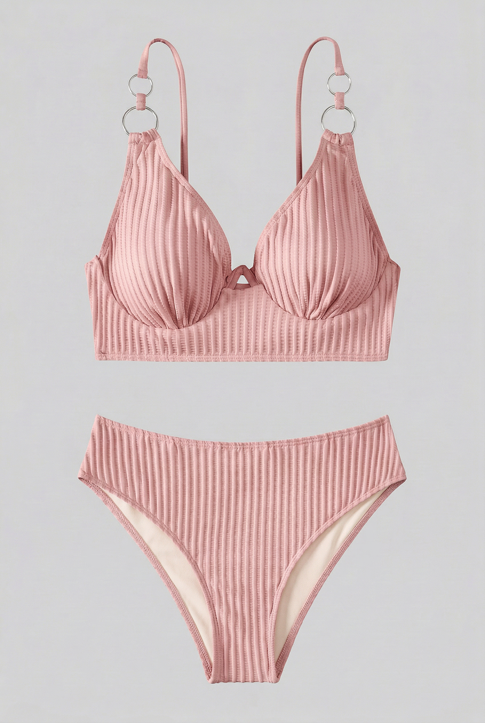 Schmeichelhaftes Bikini-Set mit hohem Bund