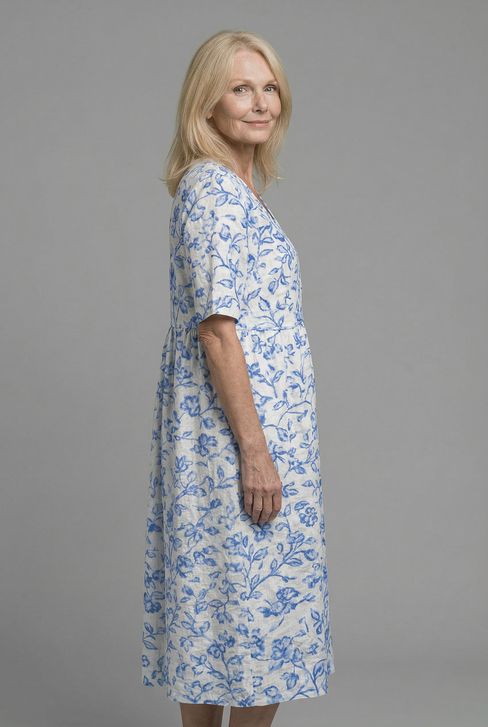 Léonie - Elegantes Vit Kleid mit Charmanten Blau Porzellanblumen Damen