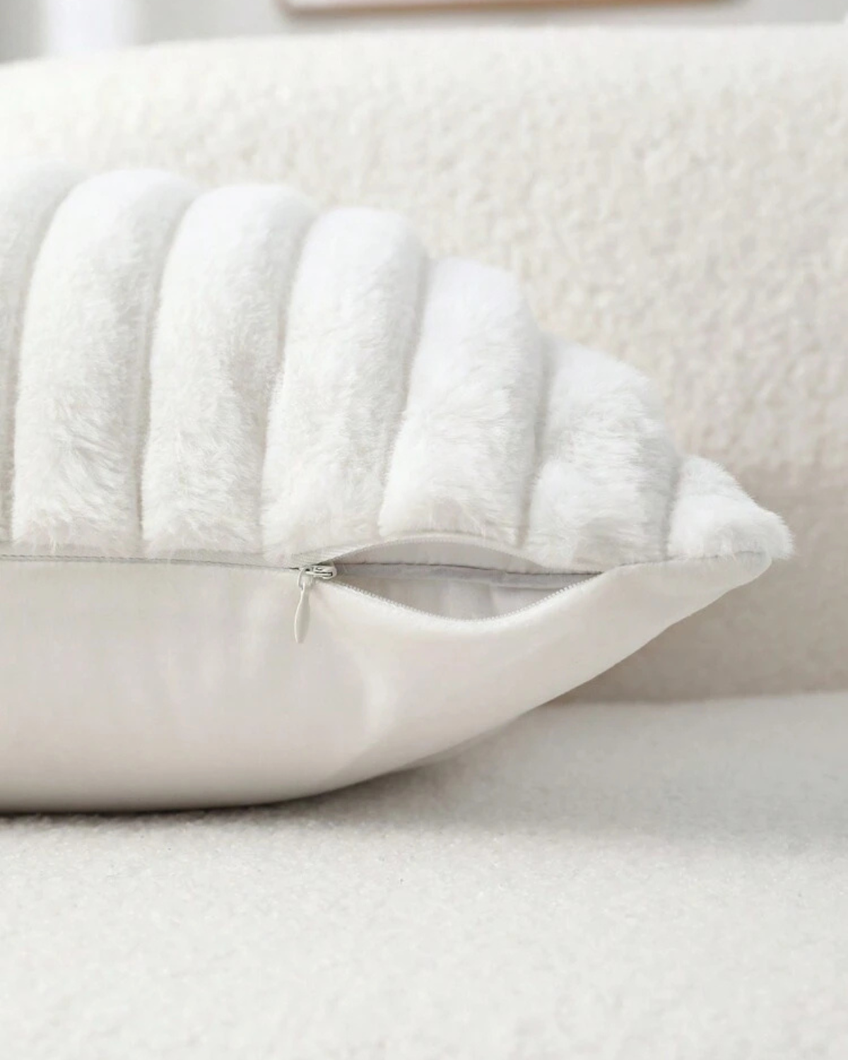Luxuriöses Kissen mit Rippendesign