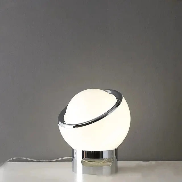 Mittelalterliche Tischlampe für eine beruhigende und elegante Atmosphäre
