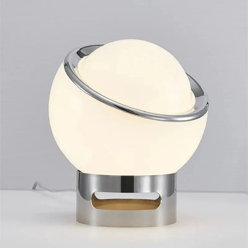 Mittelalterliche Tischlampe für eine beruhigende und elegante Atmosphäre