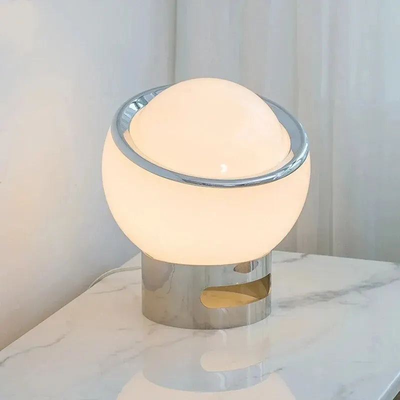 Mittelalterliche Tischlampe für eine beruhigende und elegante Atmosphäre