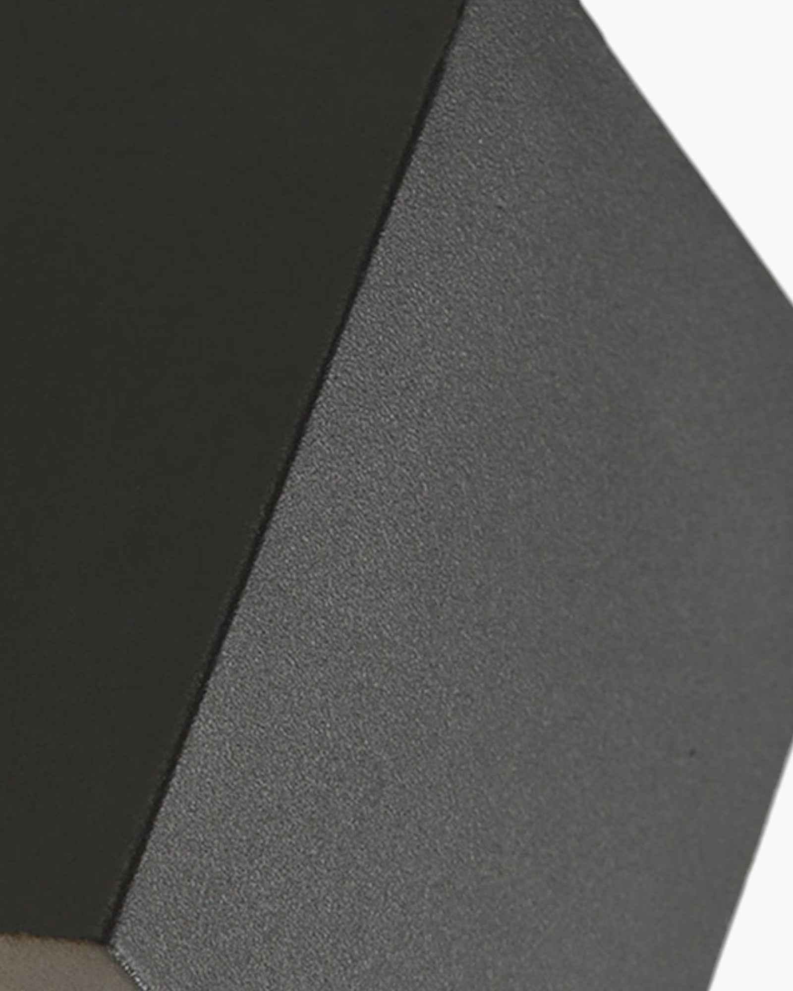 Minimalistische Wandleuchte aus Metall und Glas