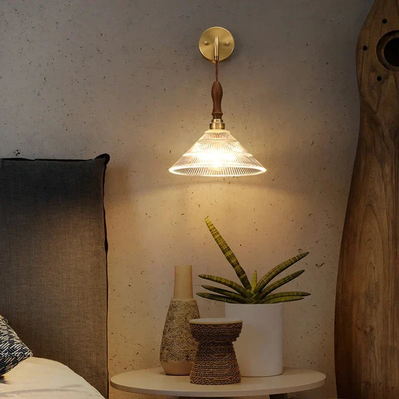 WoodLux - Retro-Holz-Wandleuchte in hellem Holz für eine warme Atmosphäre