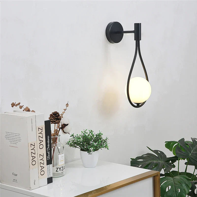 ZenithGlass - Elegante Wandlampe aus metallischem Glas in Kugelform für eine raffinierte Dekoration