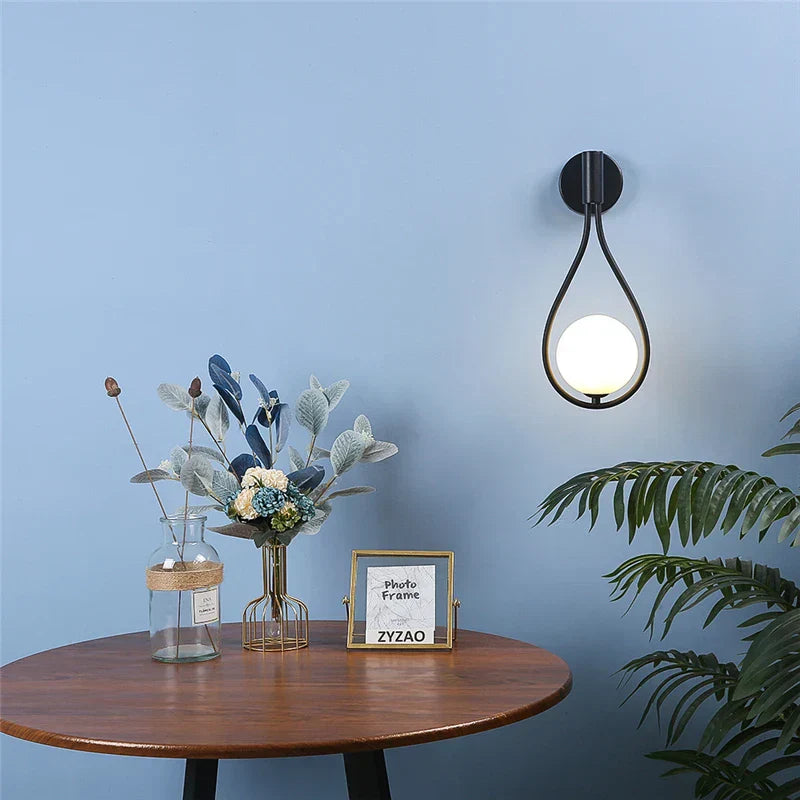 ZenithGlass - Elegante Wandlampe aus metallischem Glas in Kugelform für eine raffinierte Dekoration