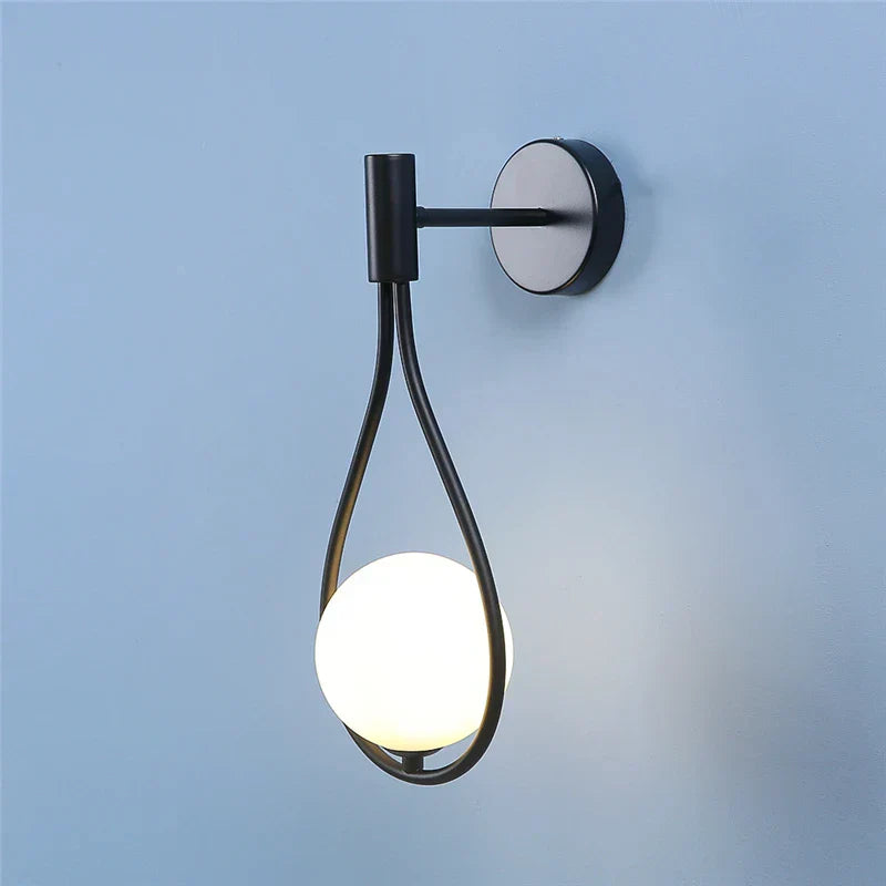ZenithGlass - Elegante Wandlampe aus metallischem Glas in Kugelform für eine raffinierte Dekoration