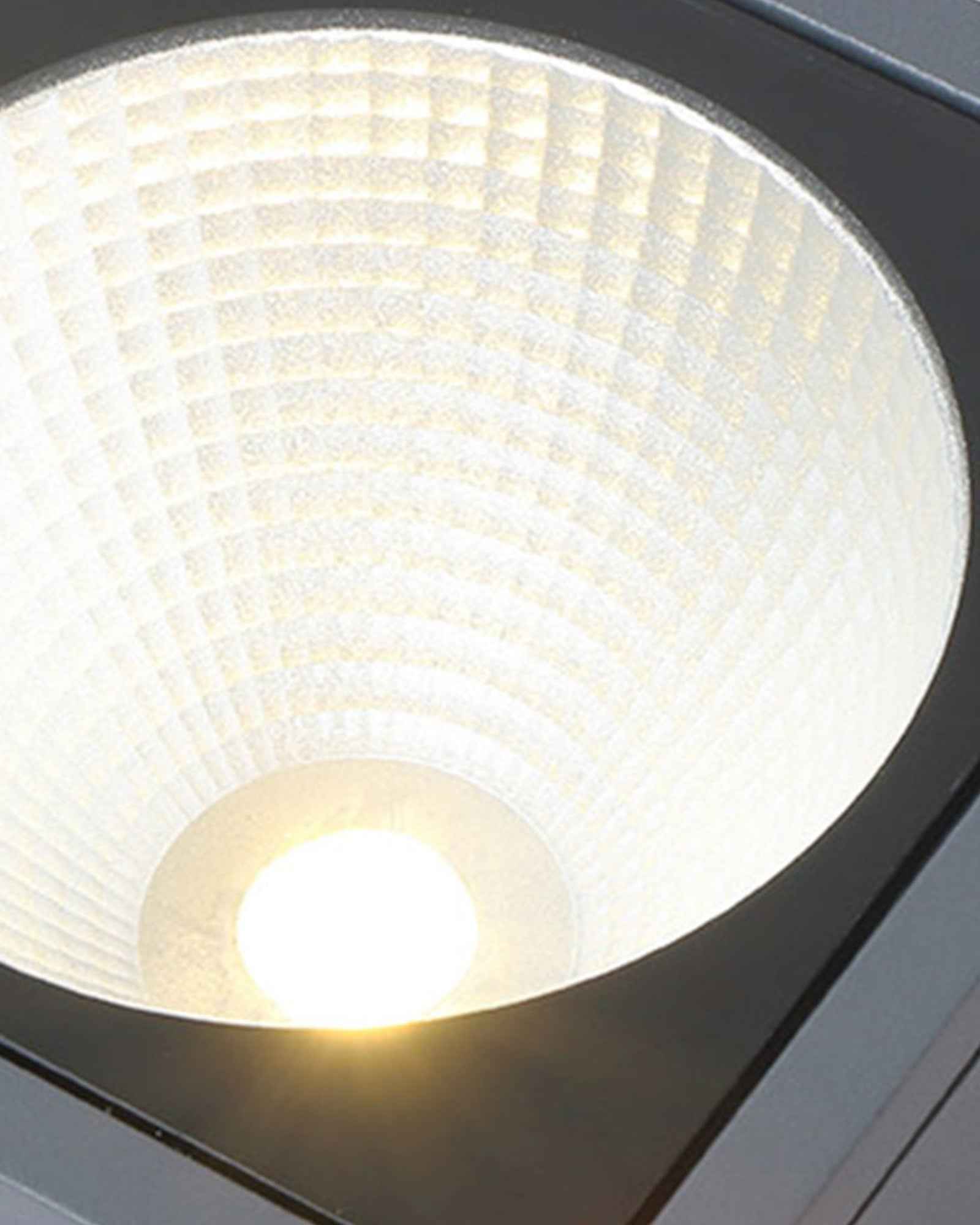 Moderne Deckenleuchte aus Metall