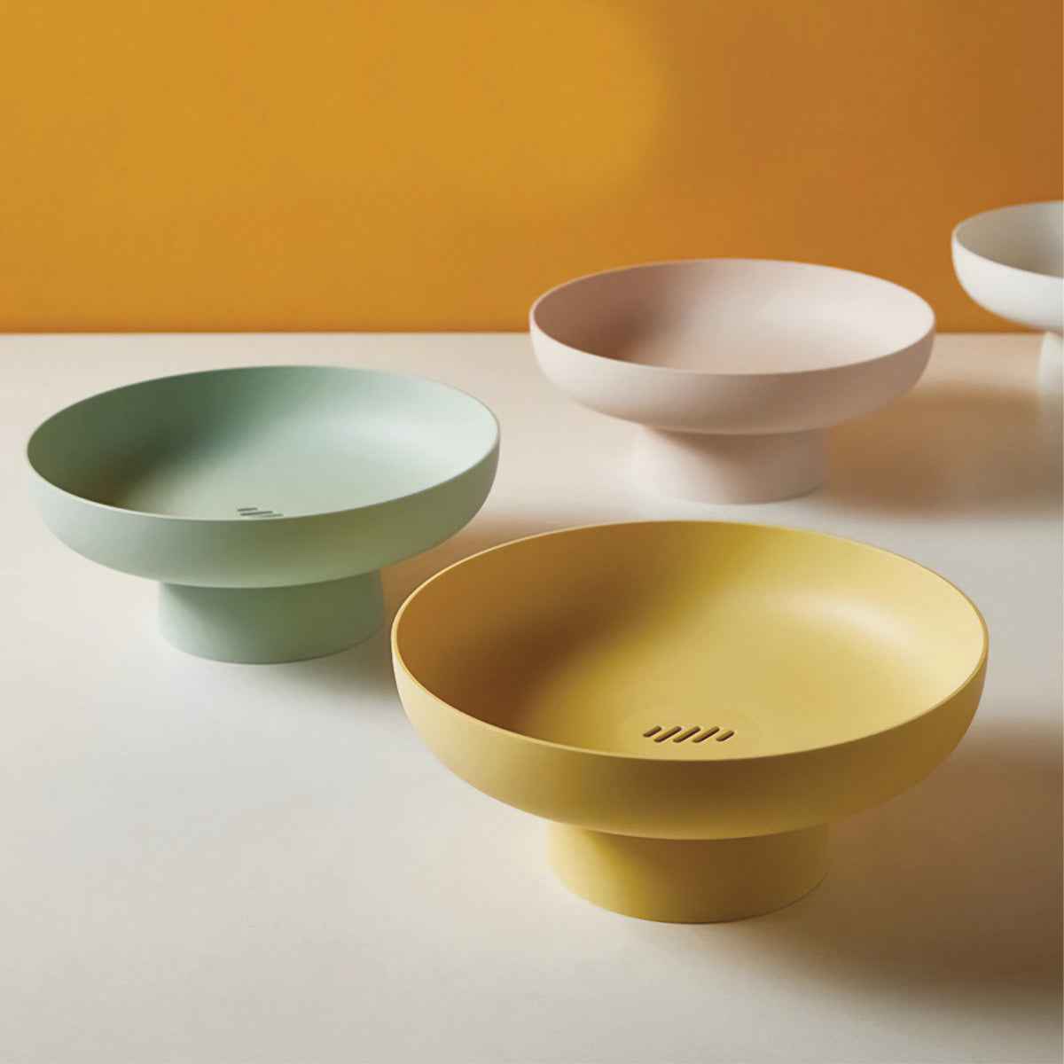 Moderne Fruchtbeholder mit Ablaufsystem