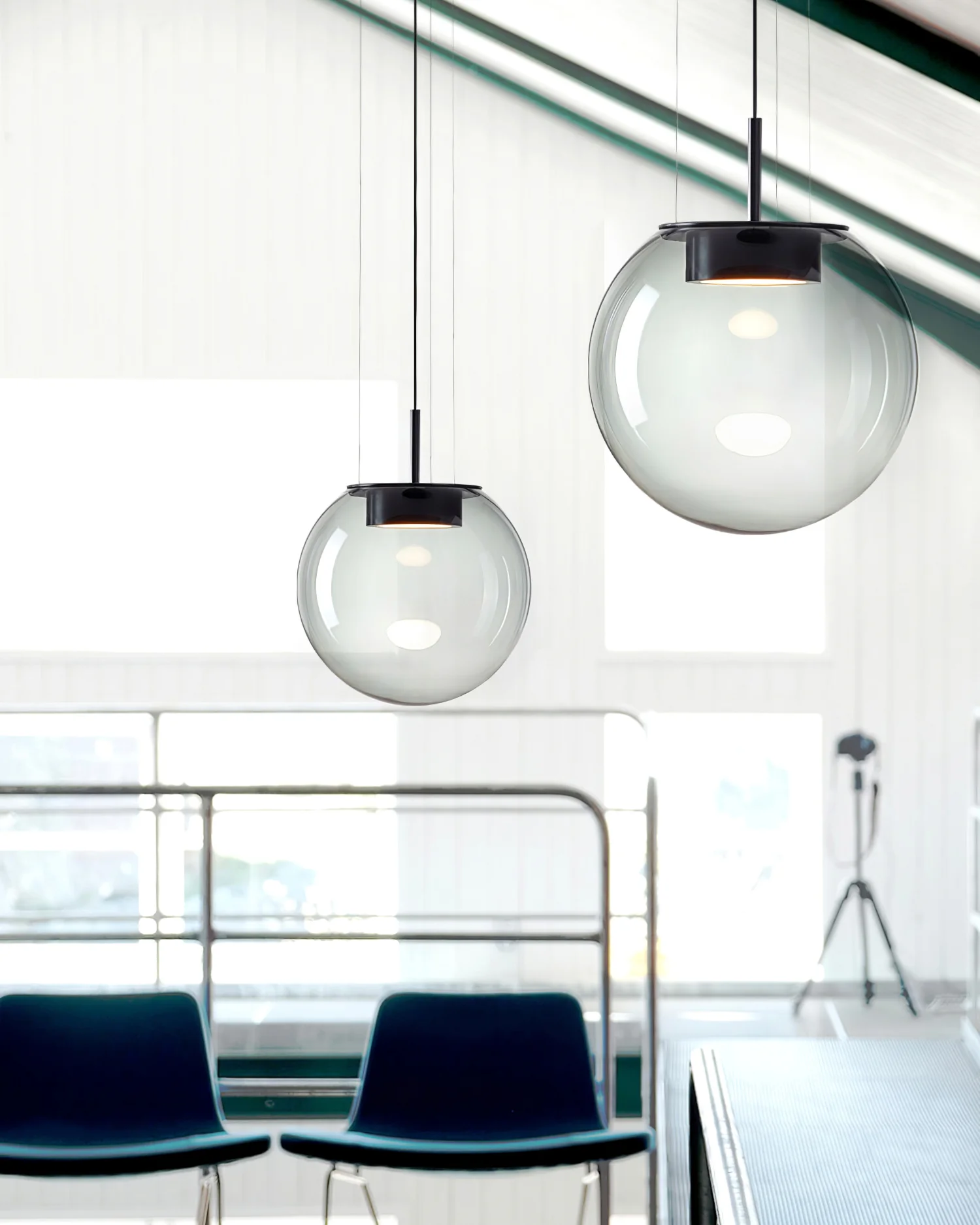 Moderne LED-Pendelleuchte mit Glas und Metall